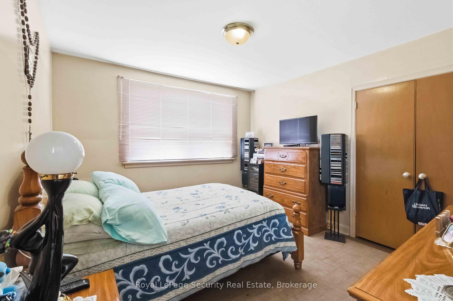 Photo 8 of 73 St Andrews Boulevard, Etobicoke, Kingsview Village-The Westway — HOMEH