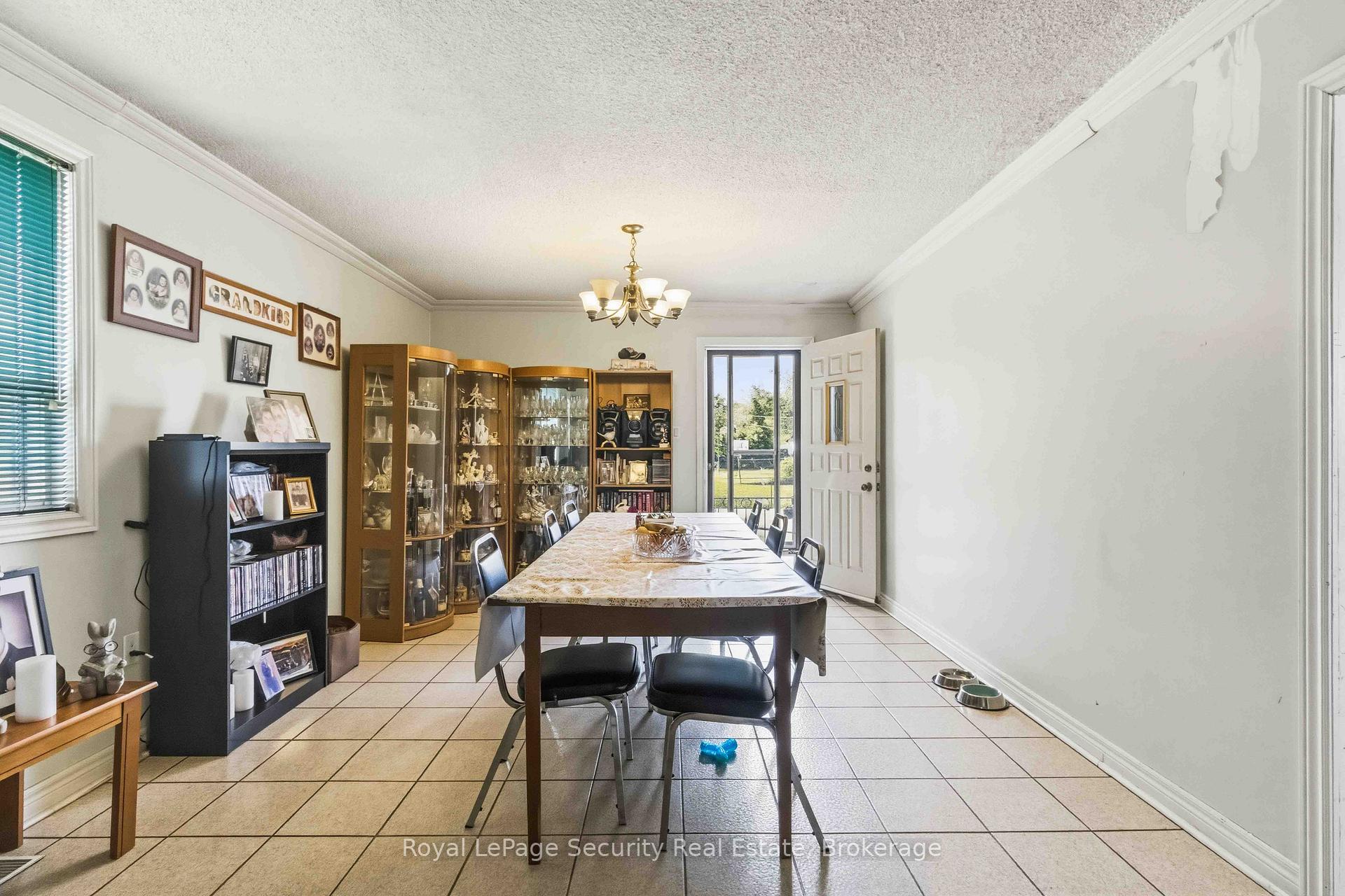 Photo 11 of 73 St Andrews Boulevard, Etobicoke, Kingsview Village-The Westway — HOMEH
