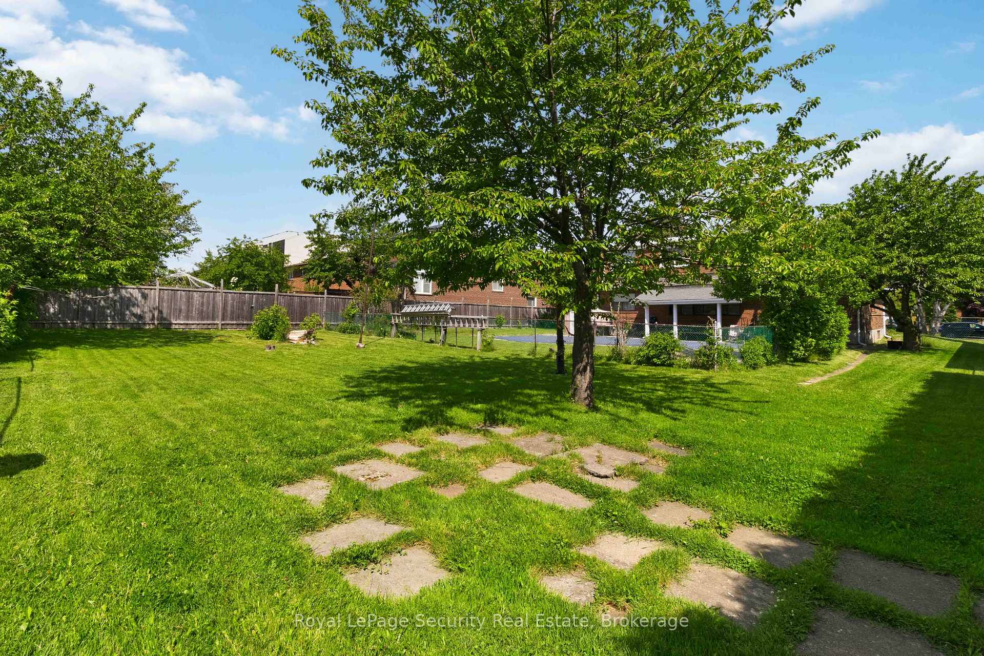 Photo 15 of 73 St Andrews Boulevard, Etobicoke, Kingsview Village-The Westway — HOMEH