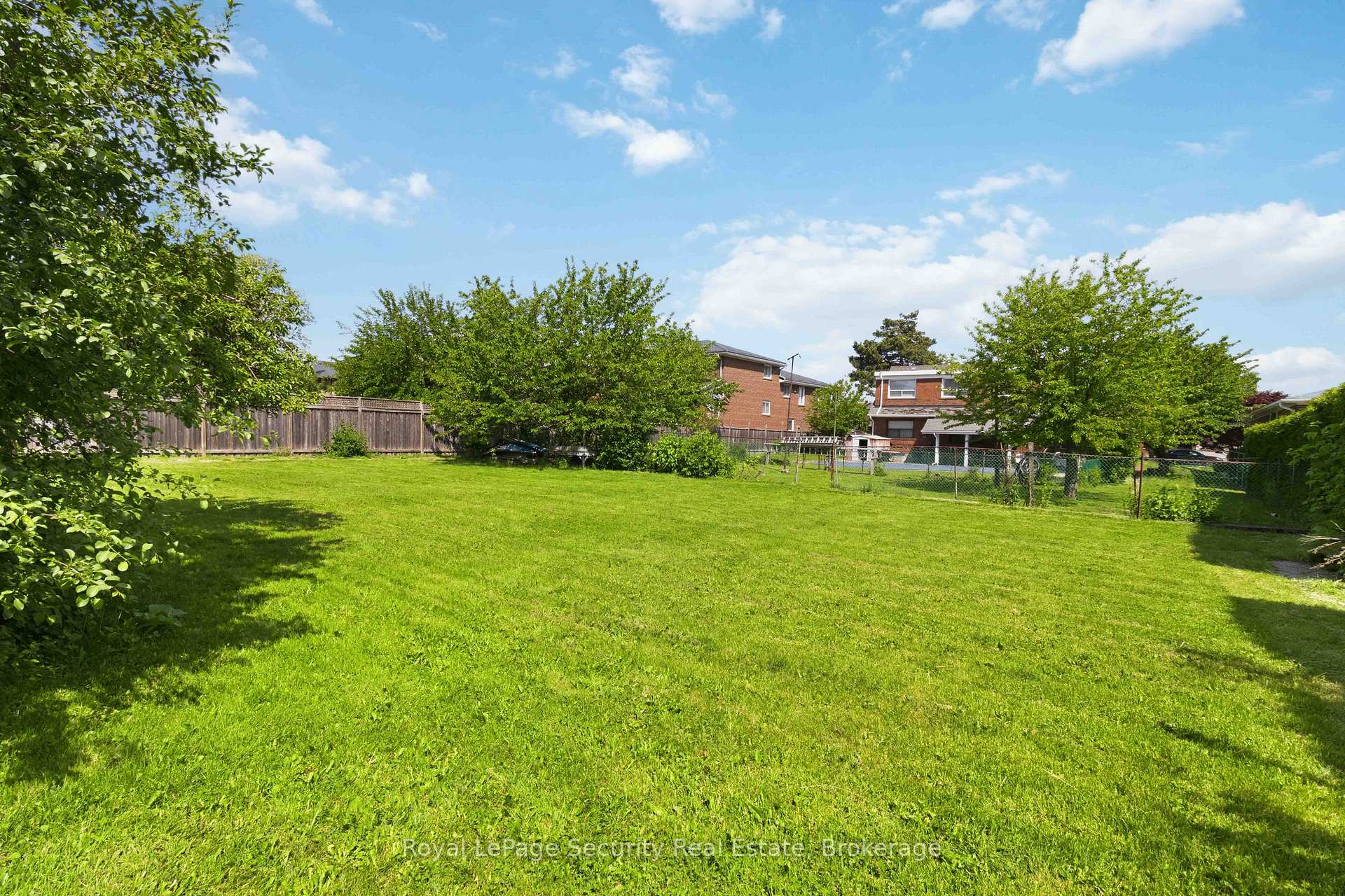Photo 18 of 73 St Andrews Boulevard, Etobicoke, Kingsview Village-The Westway — HOMEH