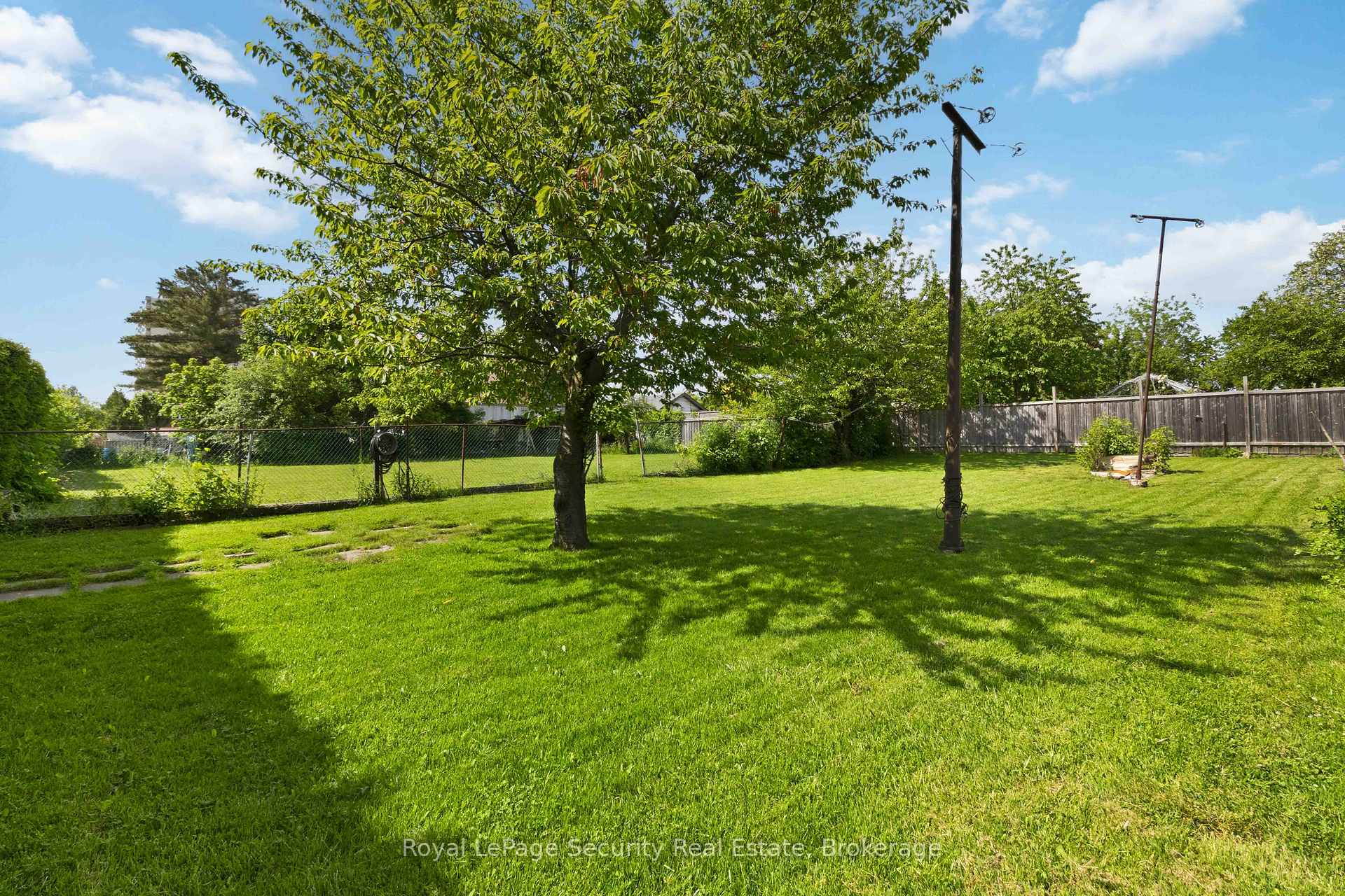 Photo 19 of 73 St Andrews Boulevard, Etobicoke, Kingsview Village-The Westway — HOMEH