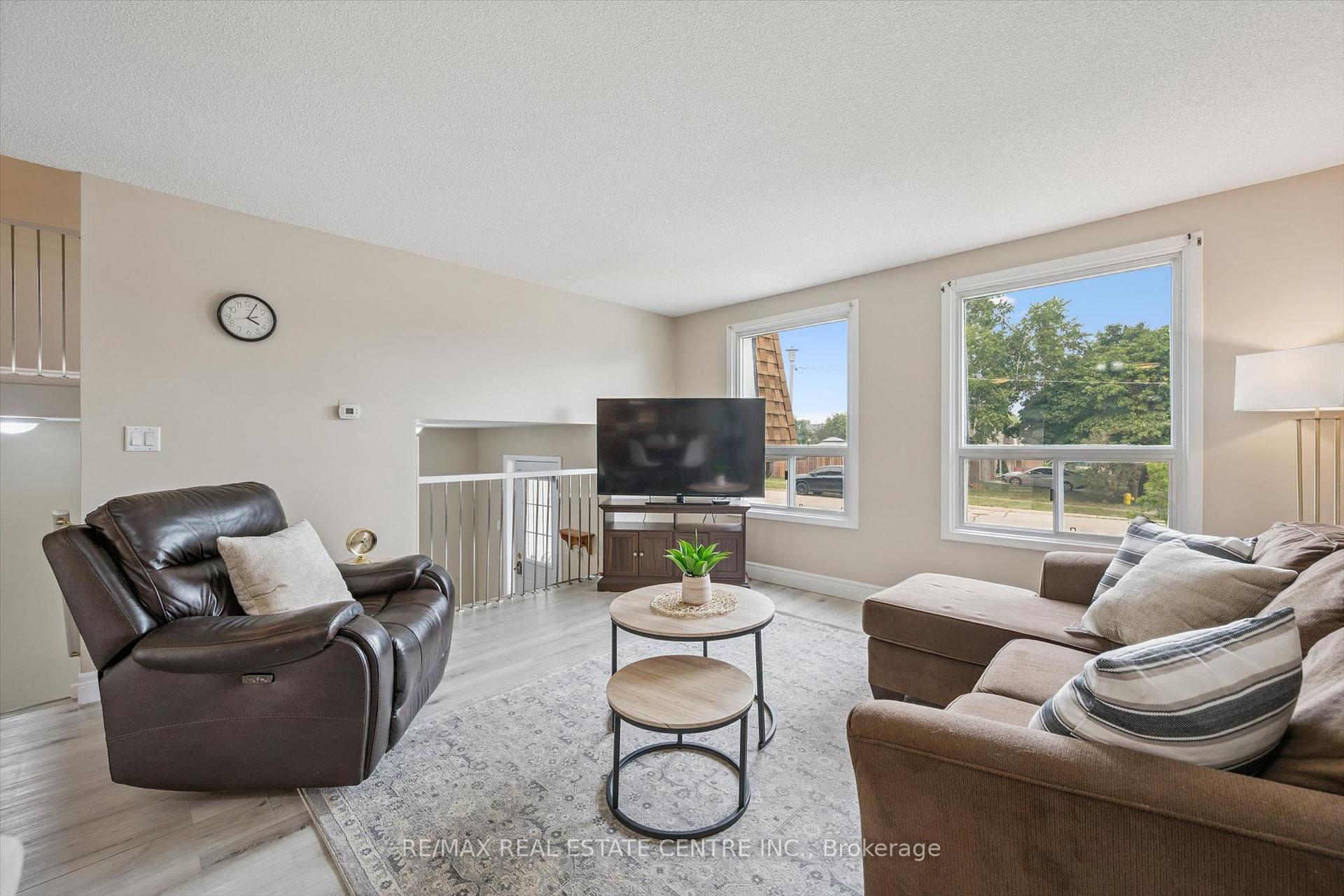Photo 11 of 1824 Earlwood Drive, Cambridge, Galt City Centre — HOMEH