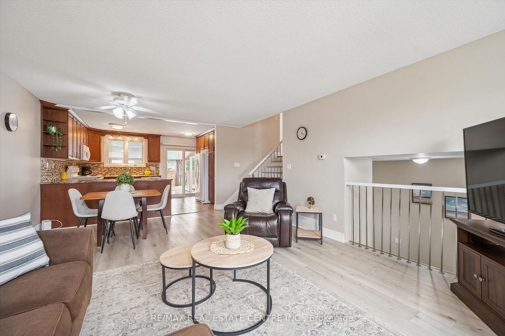 Photo 12 of 1824 Earlwood Drive, Cambridge, Galt City Centre — HOMEH