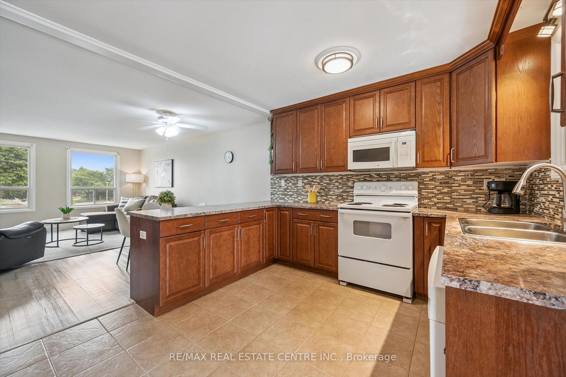 Photo 15 of 1824 Earlwood Drive, Cambridge, Galt City Centre — HOMEH