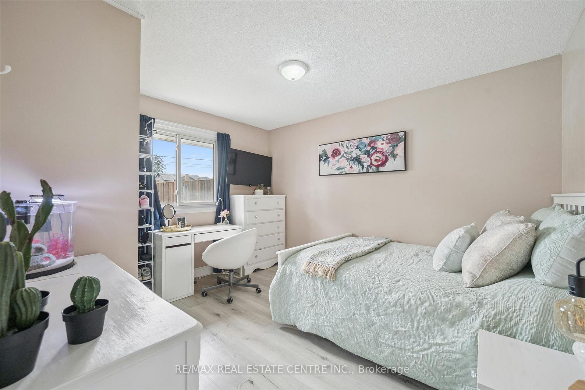 Photo 19 of 1824 Earlwood Drive, Cambridge, Galt City Centre — HOMEH
