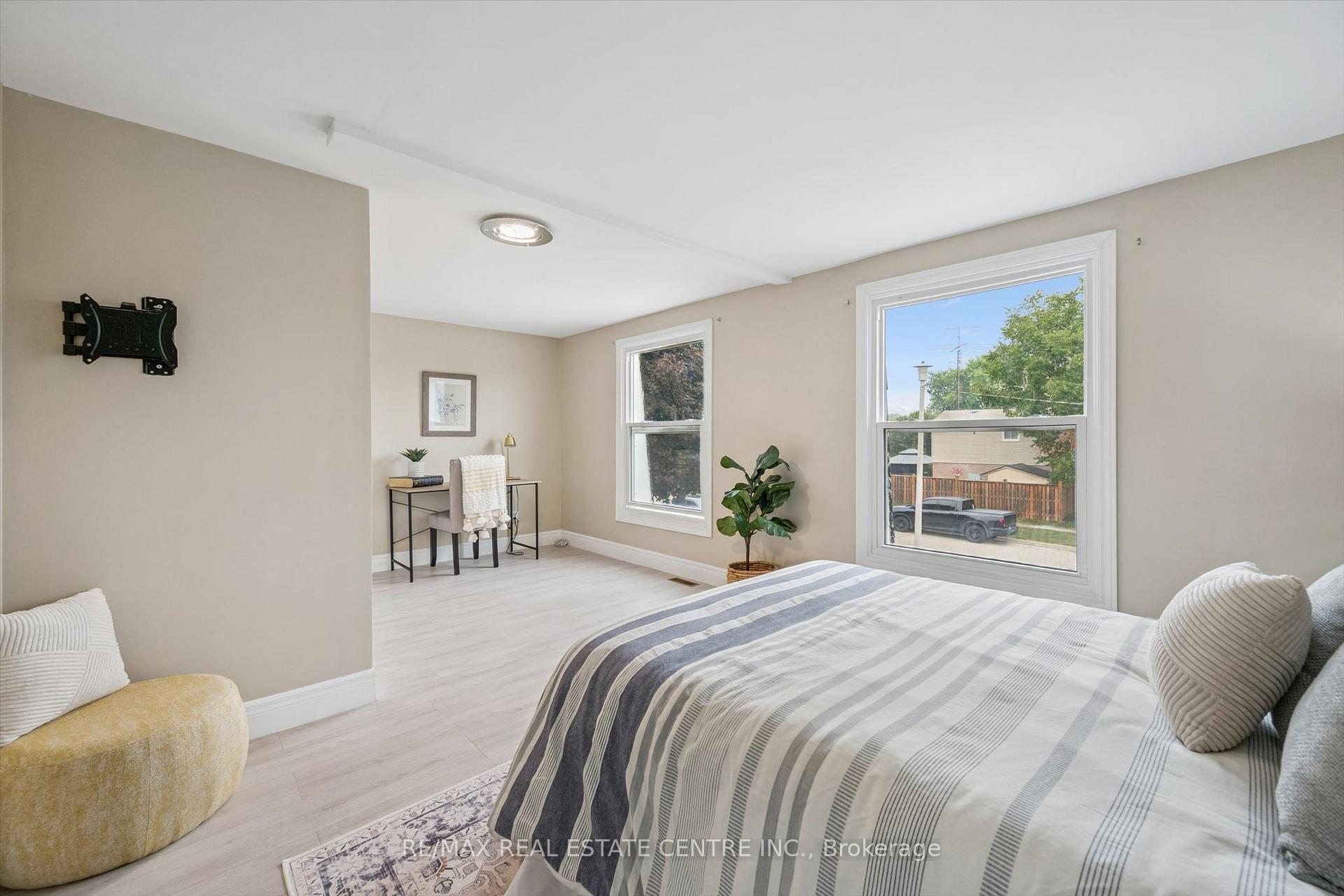 Photo 23 of 1824 Earlwood Drive, Cambridge, Galt City Centre — HOMEH