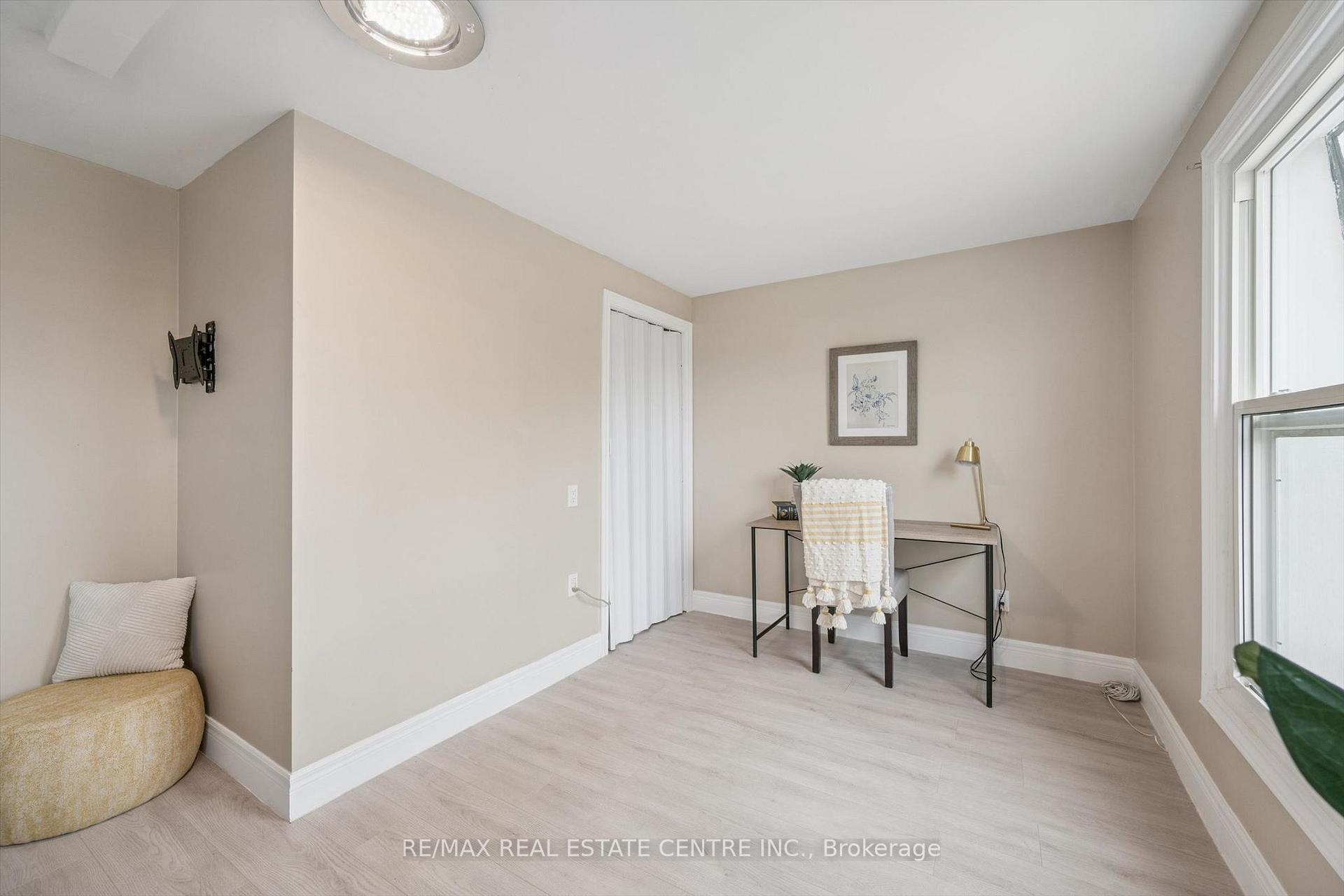 Photo 24 of 1824 Earlwood Drive, Cambridge, Galt City Centre — HOMEH
