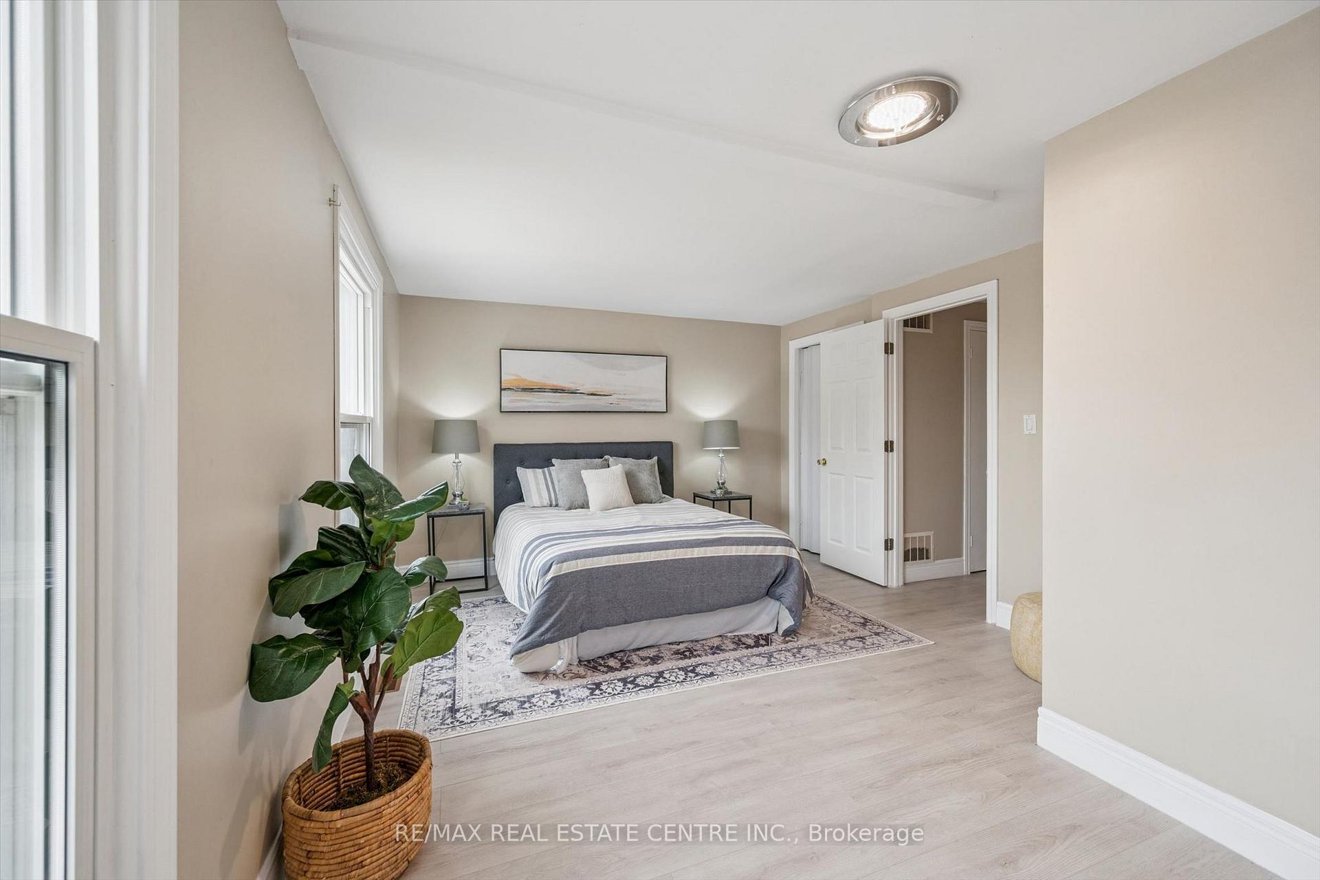 Photo 25 of 1824 Earlwood Drive, Cambridge, Galt City Centre — HOMEH