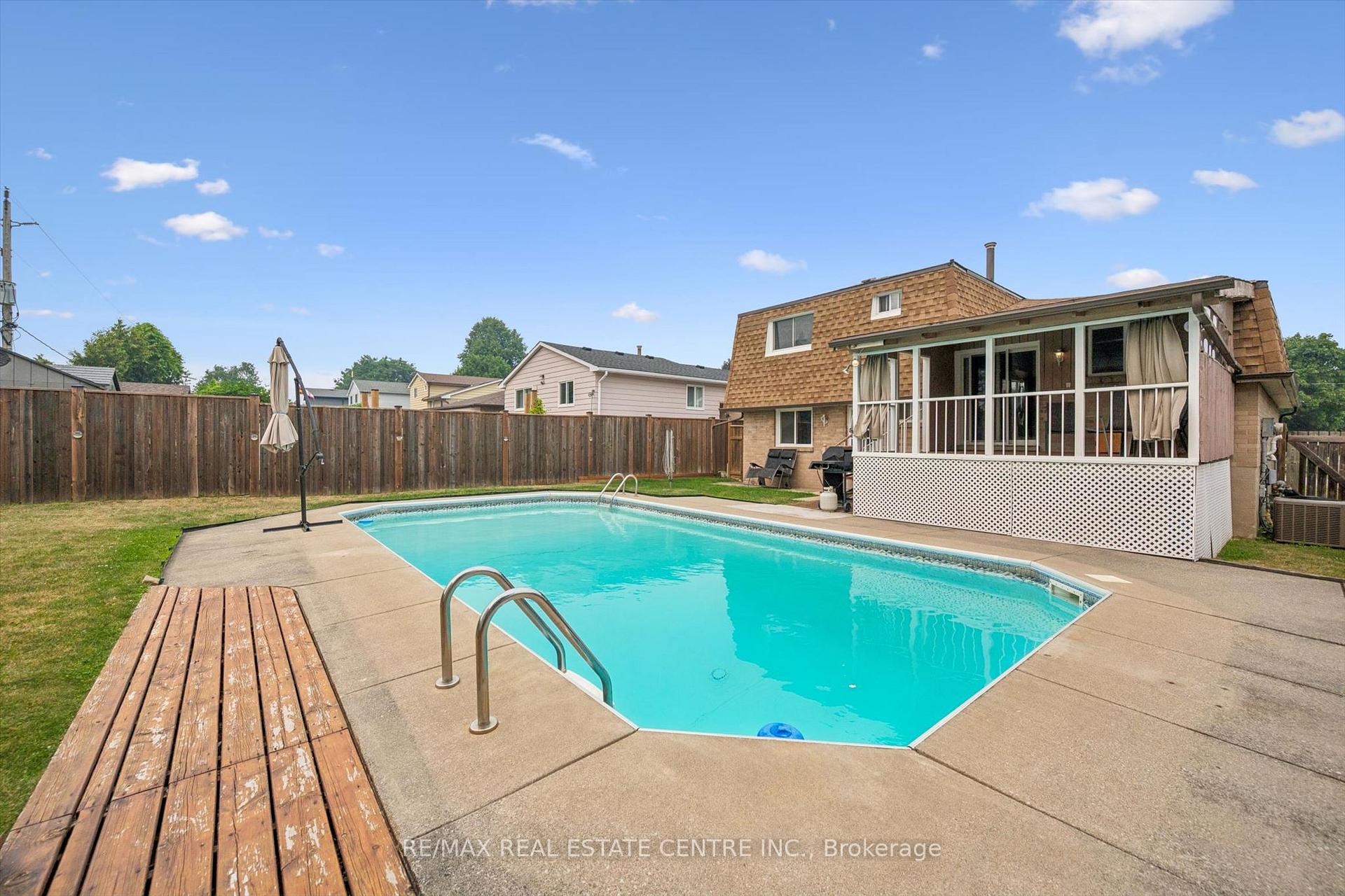 Photo 31 of 1824 Earlwood Drive, Cambridge, Galt City Centre — HOMEH