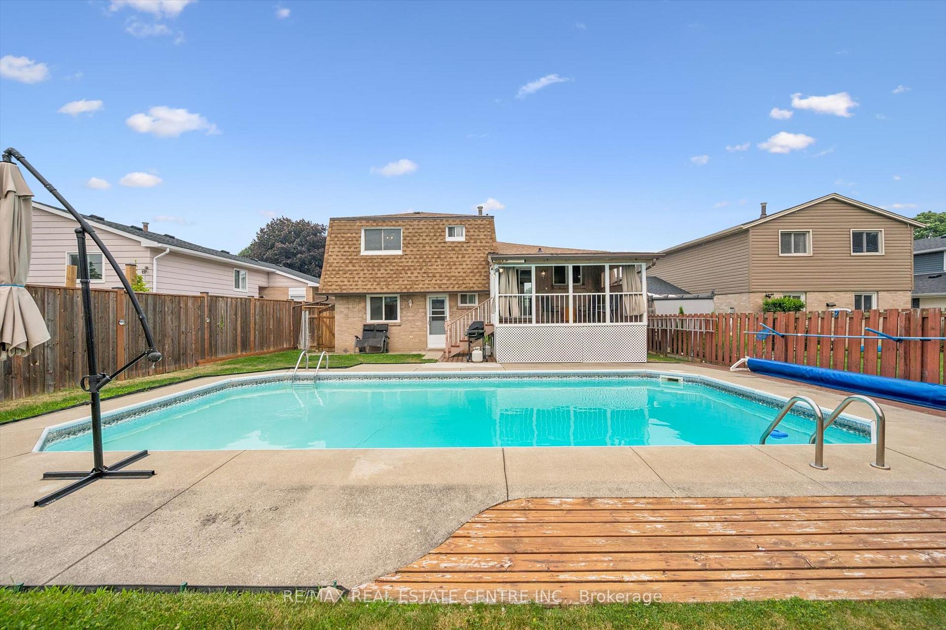 Photo 32 of 1824 Earlwood Drive, Cambridge, Galt City Centre — HOMEH