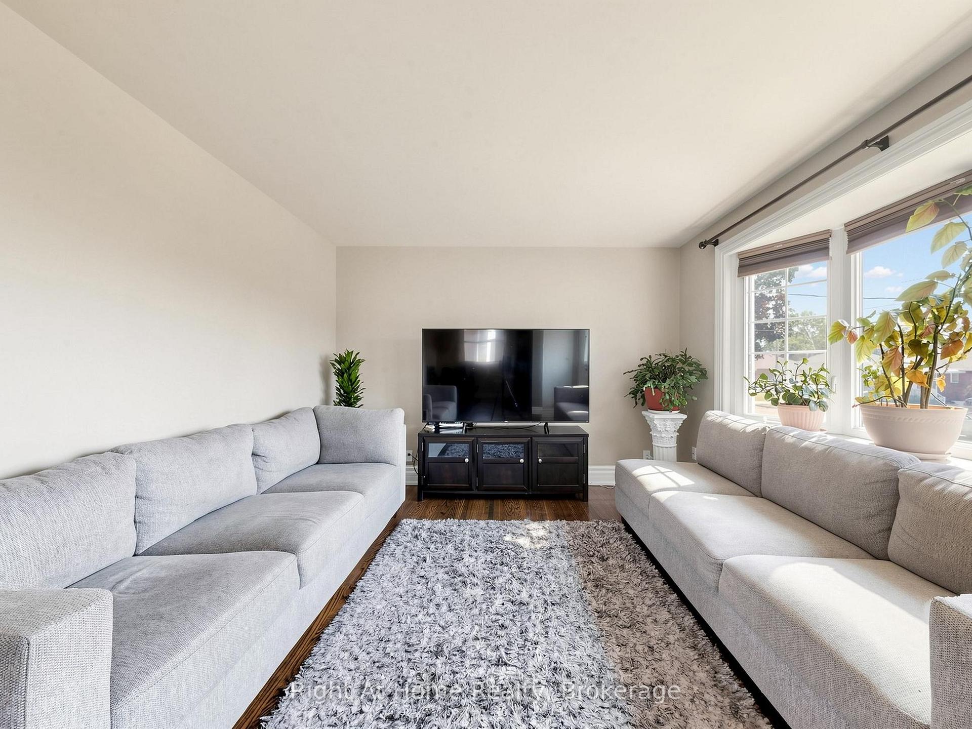 Photo 4 of 536 Barbara Street, Cobourg — HOMEH