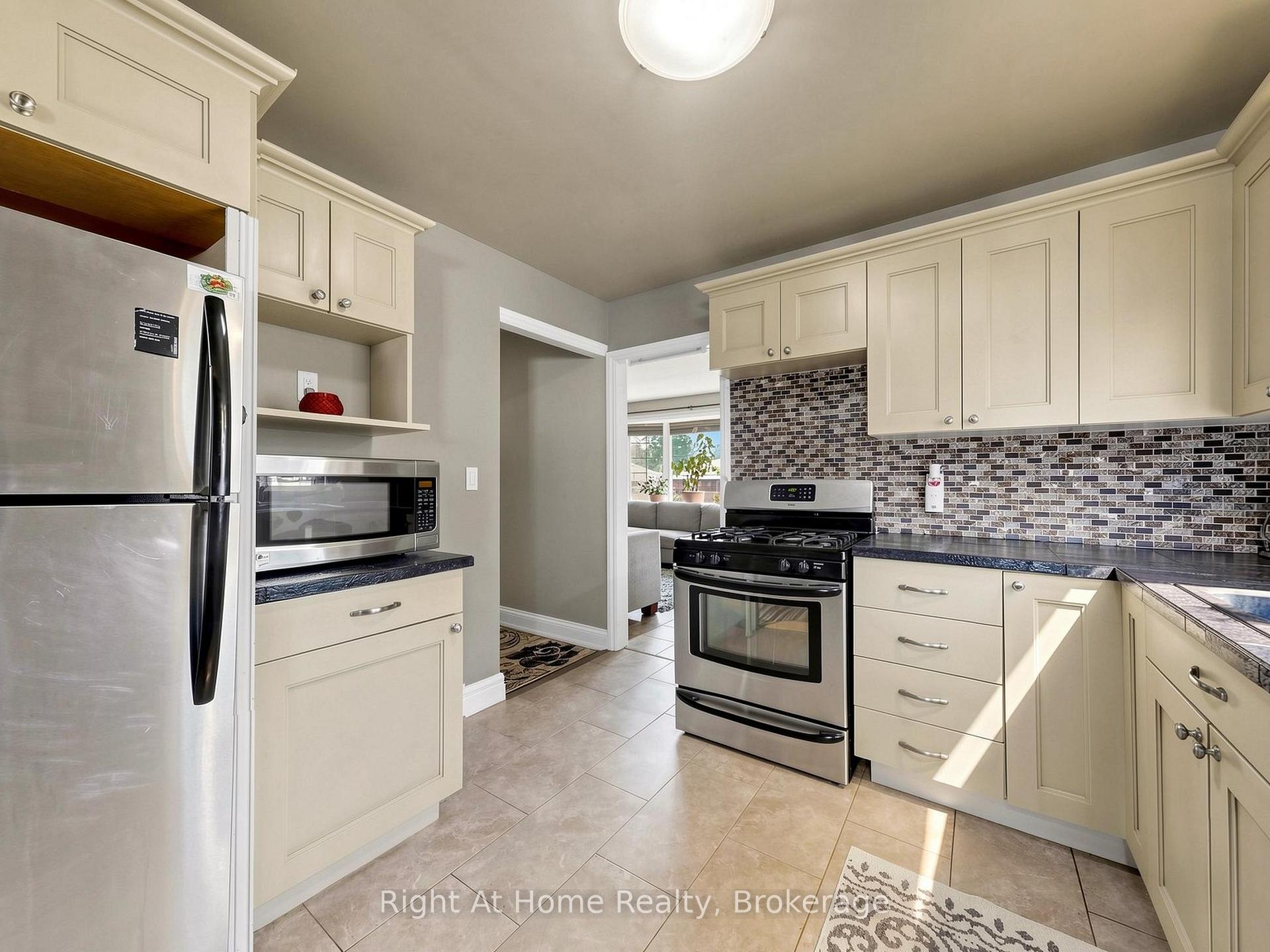 Photo 7 of 536 Barbara Street, Cobourg — HOMEH