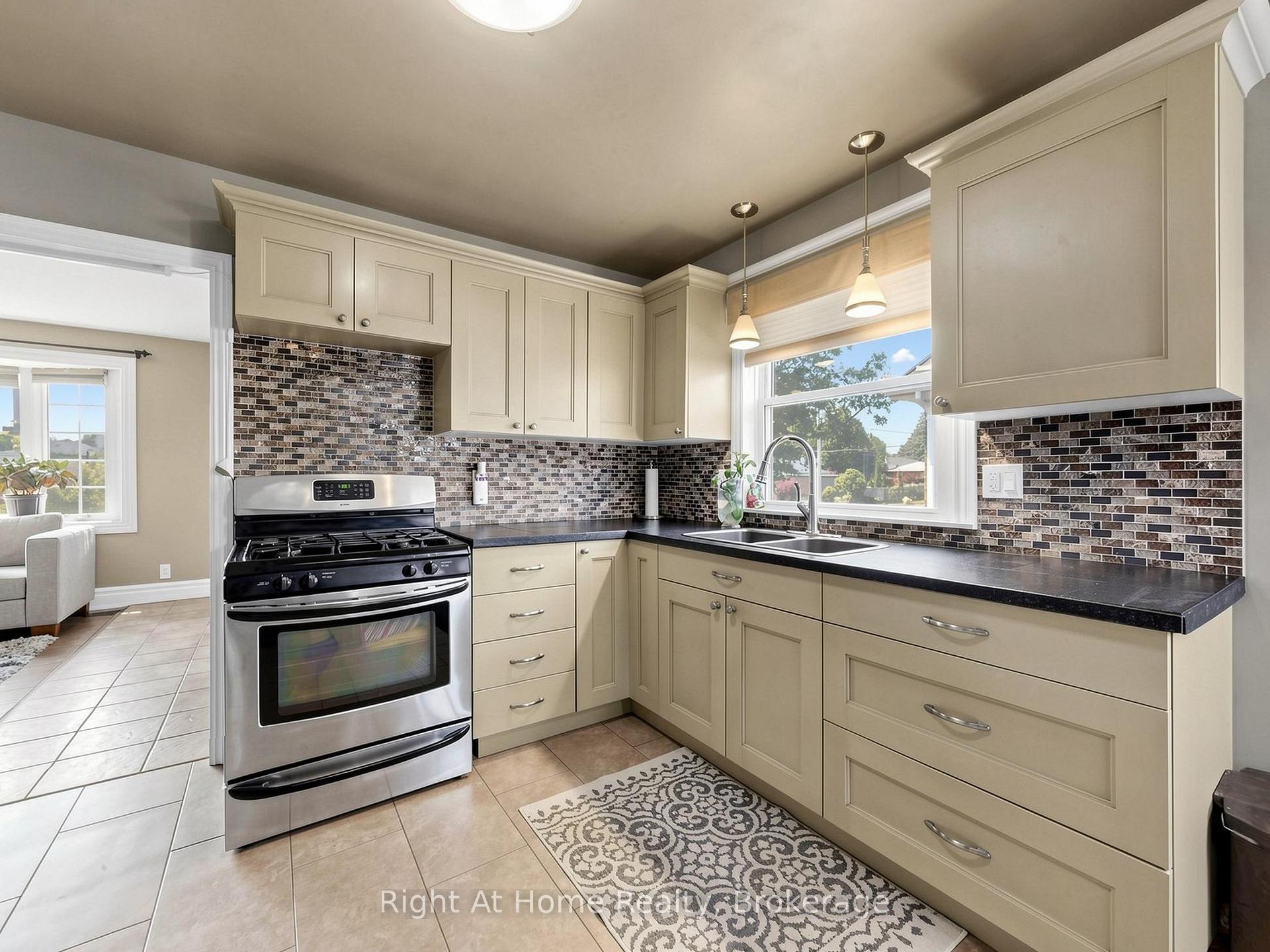 Photo 8 of 536 Barbara Street, Cobourg — HOMEH