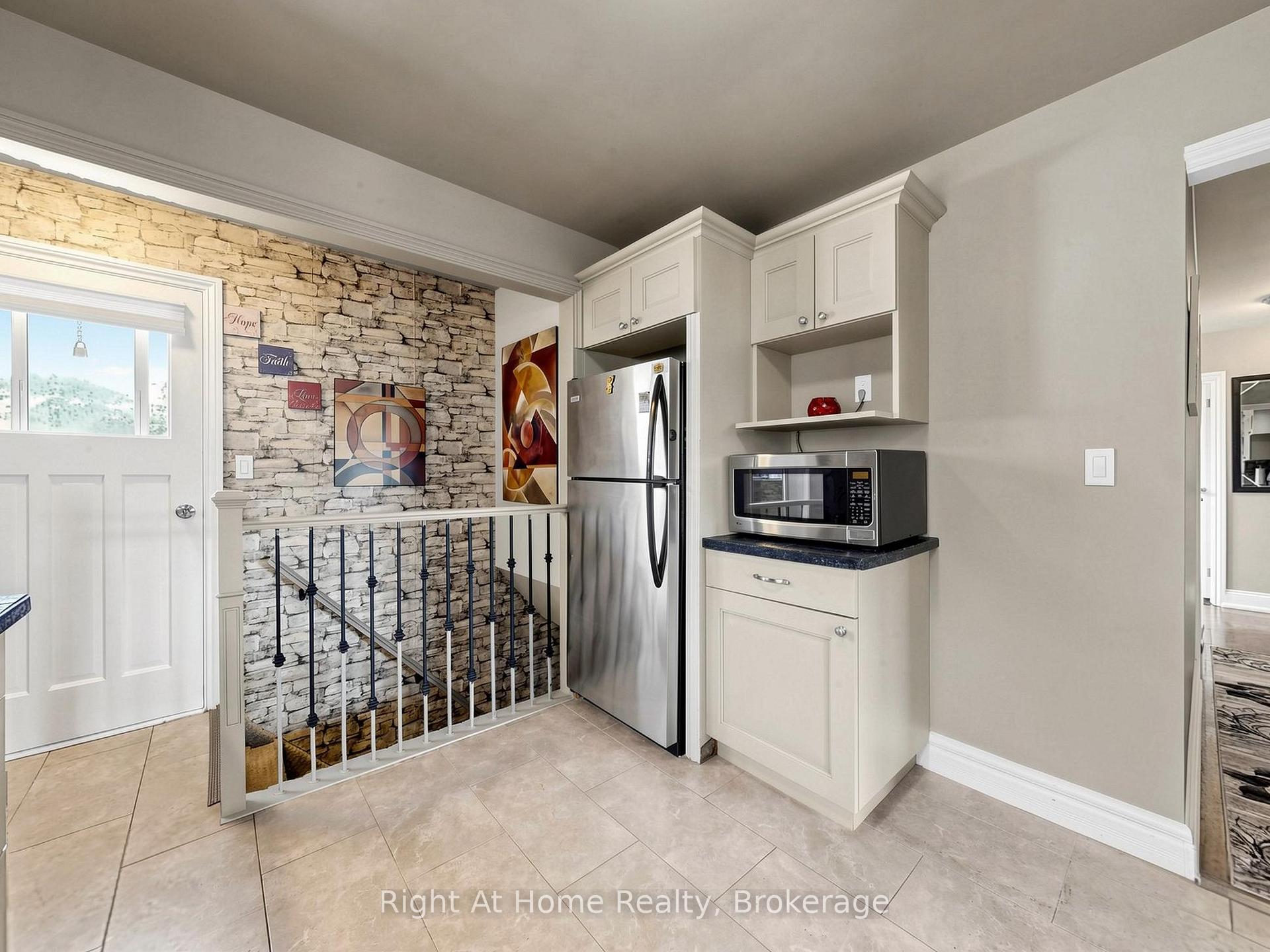 Photo 10 of 536 Barbara Street, Cobourg — HOMEH