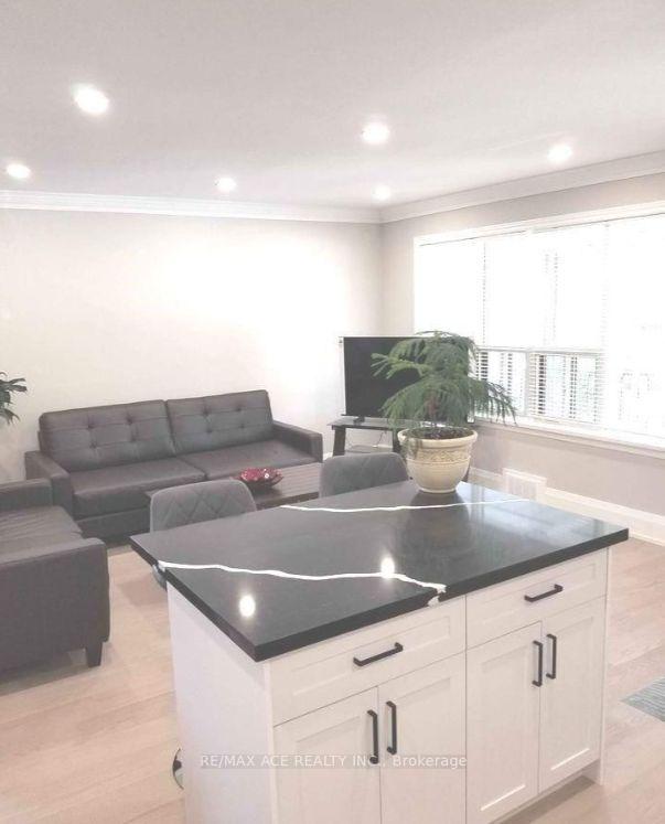 Photo 4 of Unit Main, 16 Compton Drive, Scarborough, Wexford-Maryvale — HOMEH