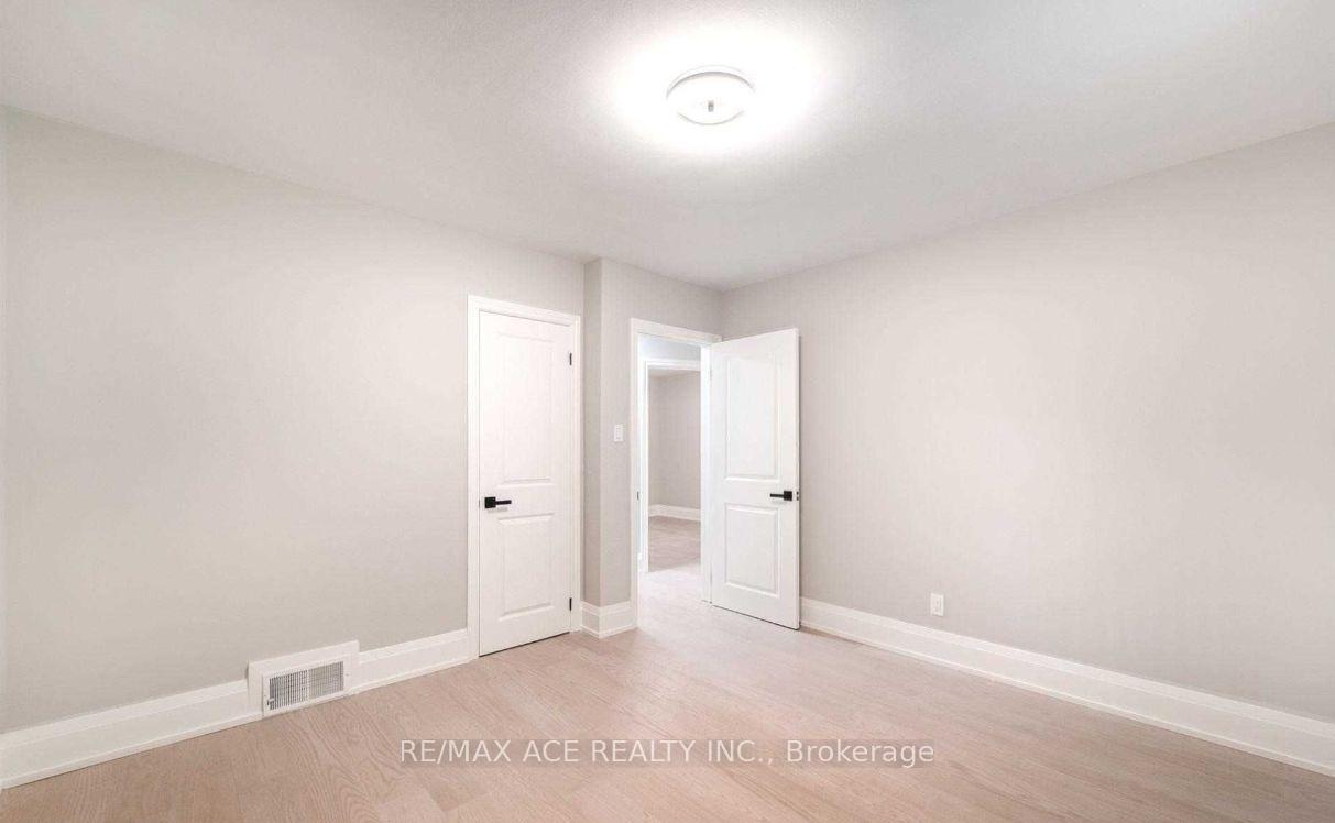 Photo 7 of Unit Main, 16 Compton Drive, Scarborough, Wexford-Maryvale — HOMEH