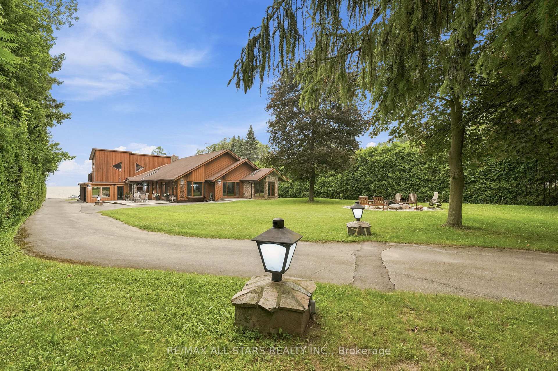 Photo 1 of 664 Lake Drive N, Georgina, Historic Lakeshore Communities — HOMEH