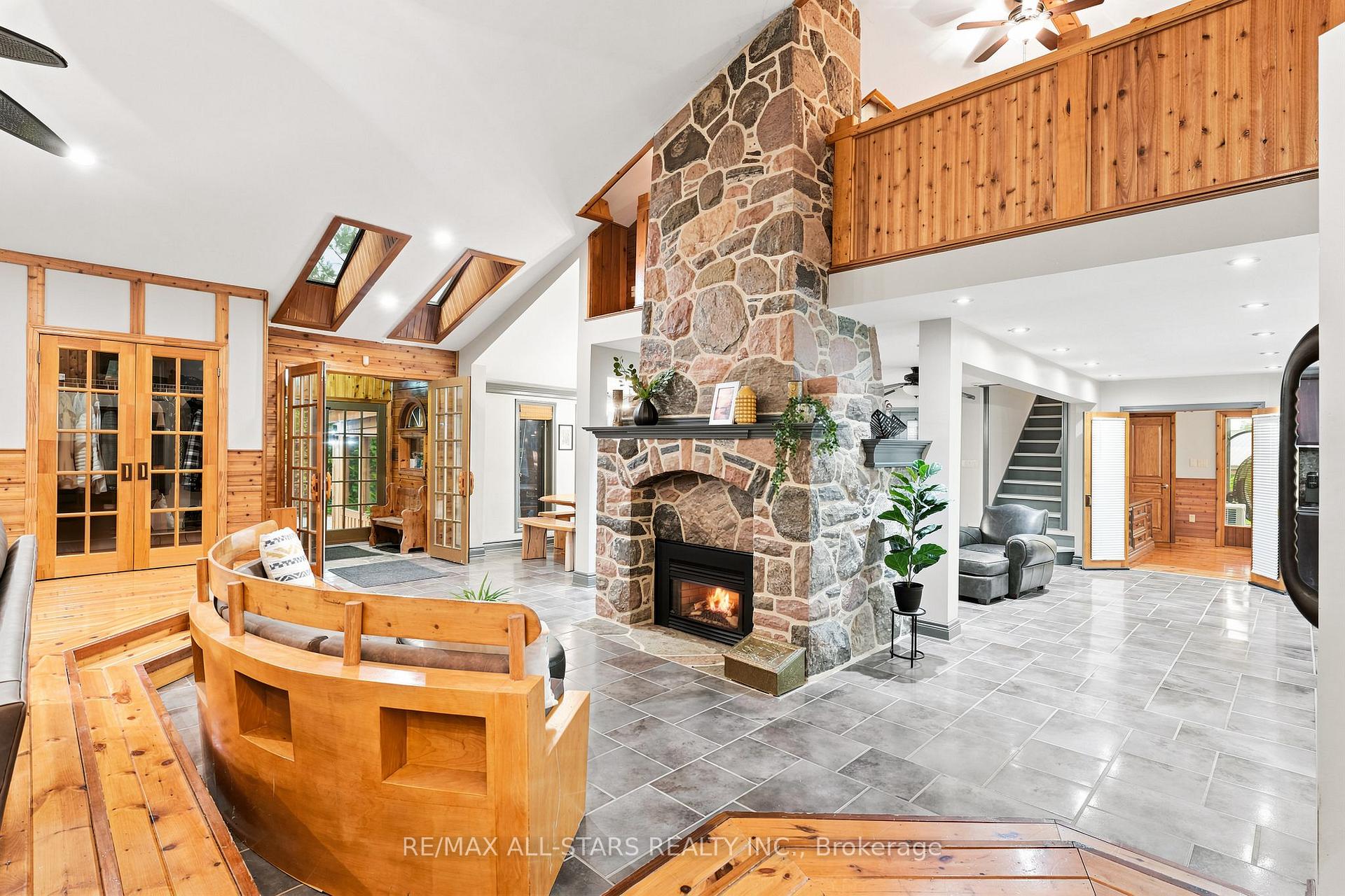 Photo 12 of 664 Lake Drive N, Georgina, Historic Lakeshore Communities — HOMEH