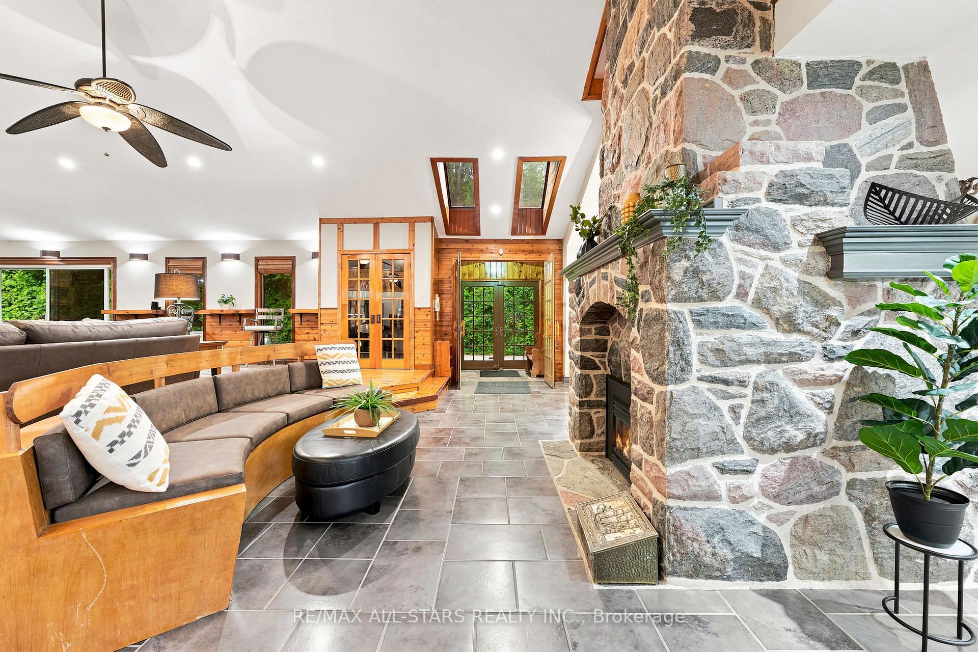 Photo 14 of 664 Lake Drive N, Georgina, Historic Lakeshore Communities — HOMEH