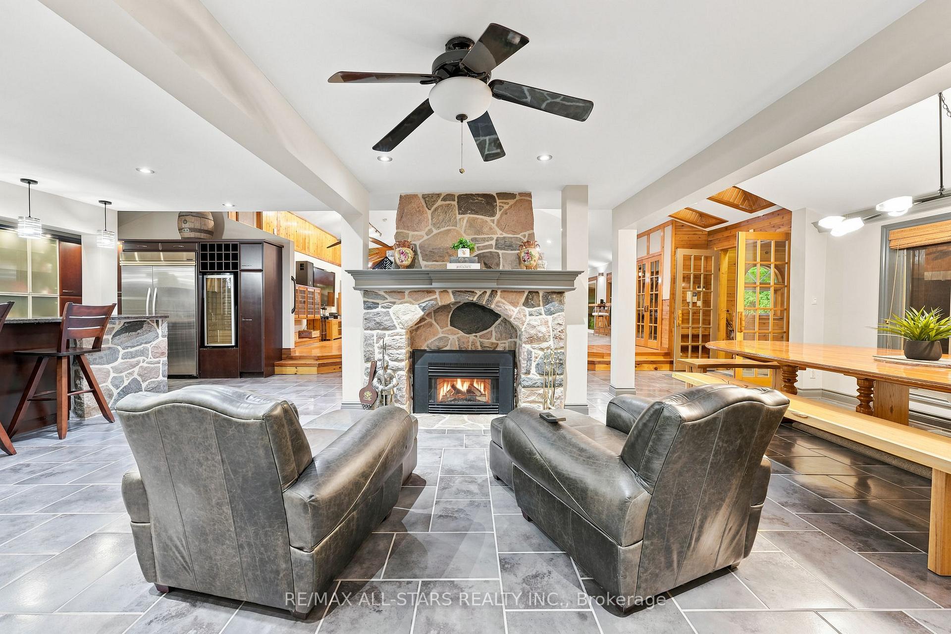 Photo 15 of 664 Lake Drive N, Georgina, Historic Lakeshore Communities — HOMEH