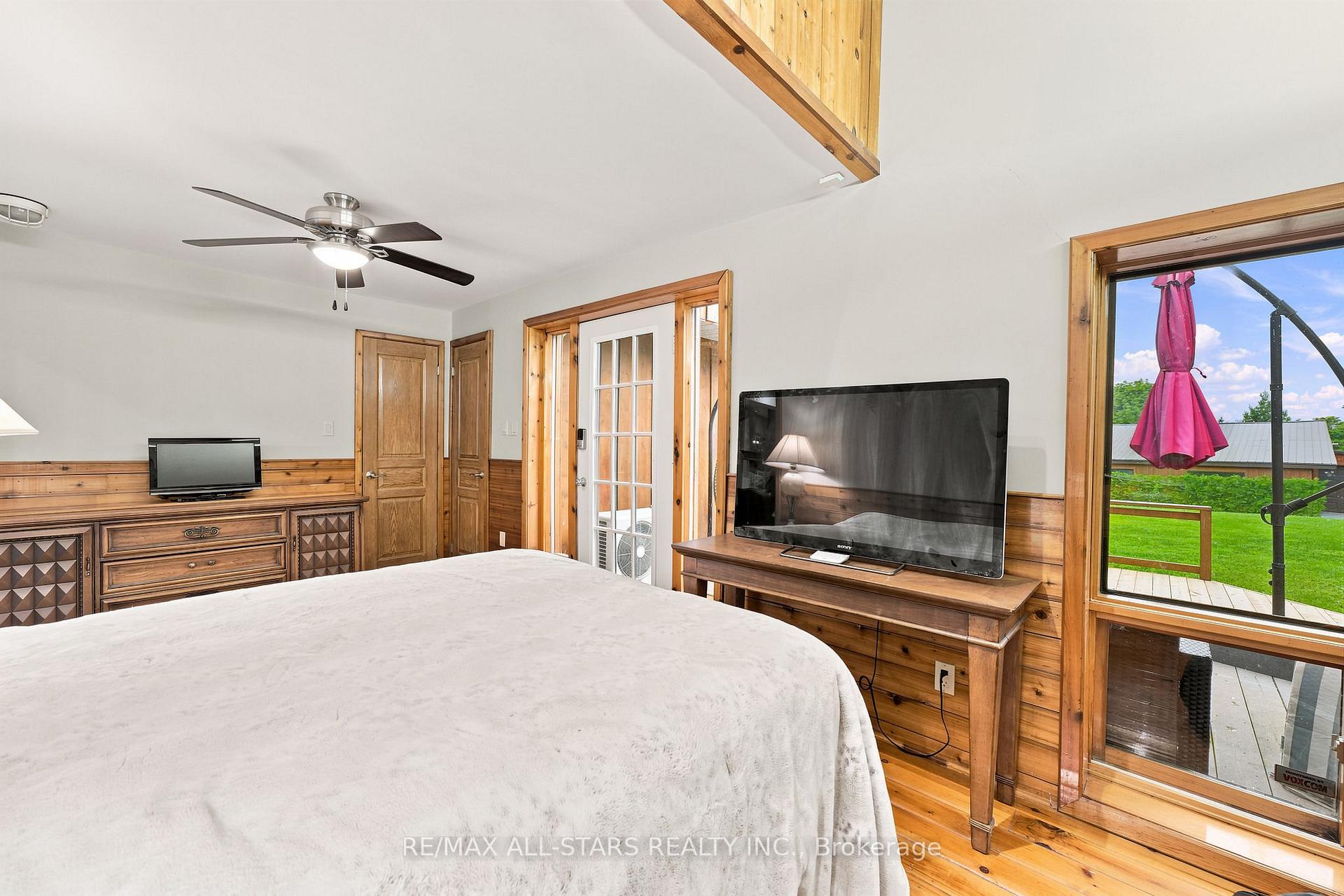 Photo 17 of 664 Lake Drive N, Georgina, Historic Lakeshore Communities — HOMEH