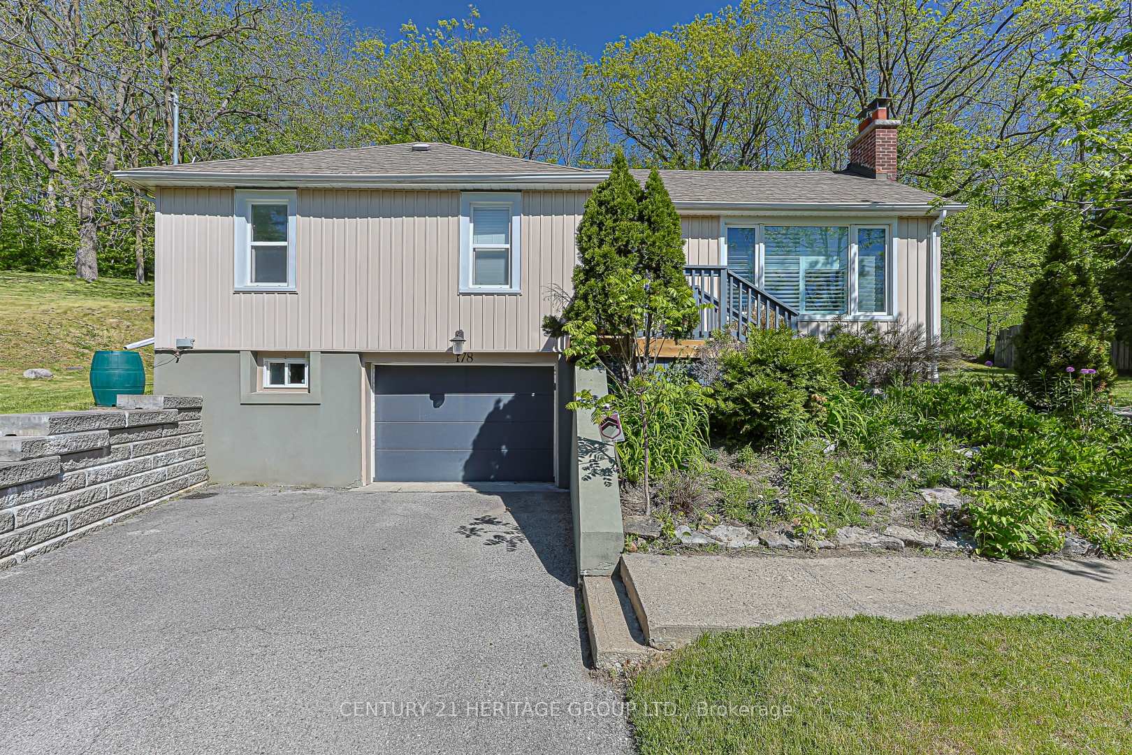 Photo 1 of 178 Main Street N, Newmarket, Bristol-London — HOMEH