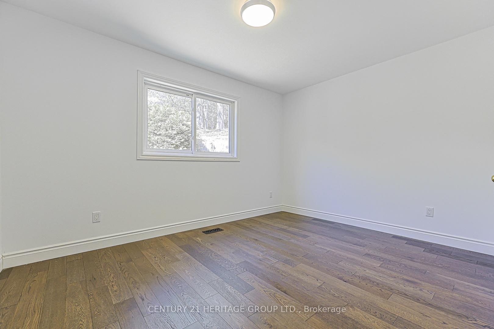 Photo 10 of 178 Main Street N, Newmarket, Bristol-London — HOMEH