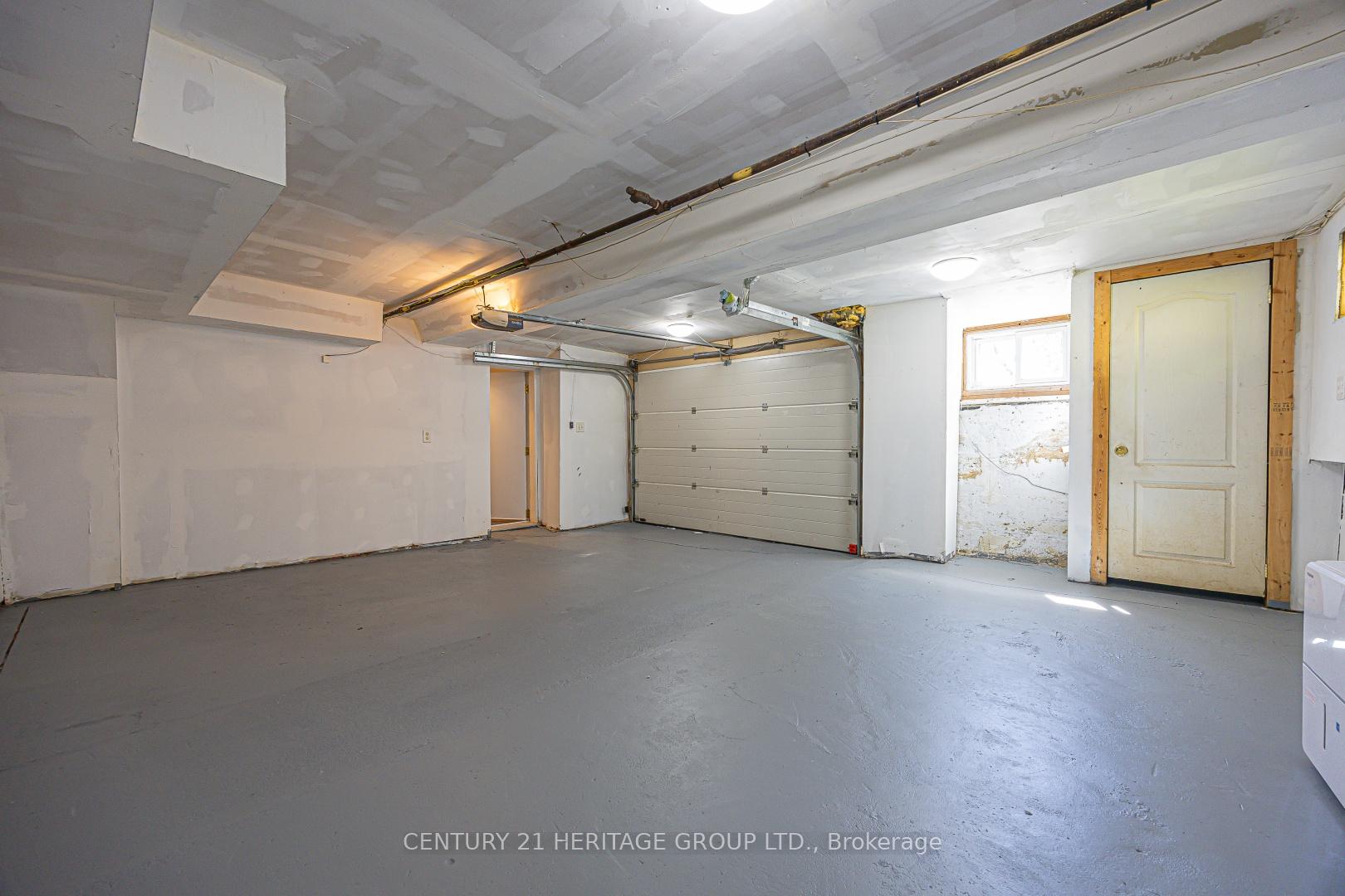 Photo 13 of 178 Main Street N, Newmarket, Bristol-London — HOMEH