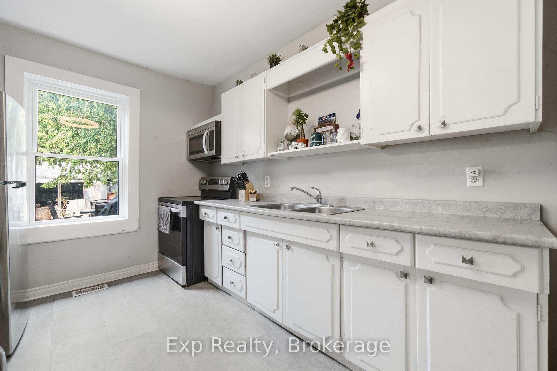 Photo 17 of 18 Charlotte Street, Belleville, Belleville Ward — HOMEH