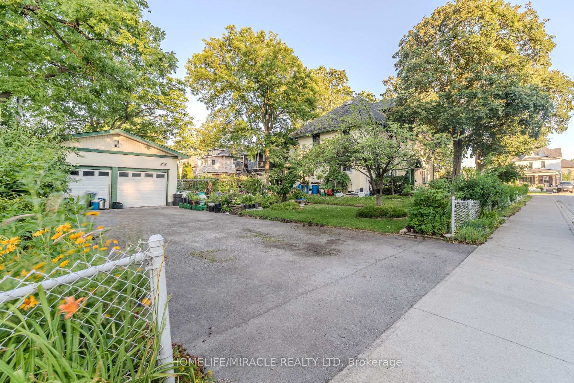 Photo 3 of 5214 Third Avenue, Niagara Falls, Cherrywood — HOMEH