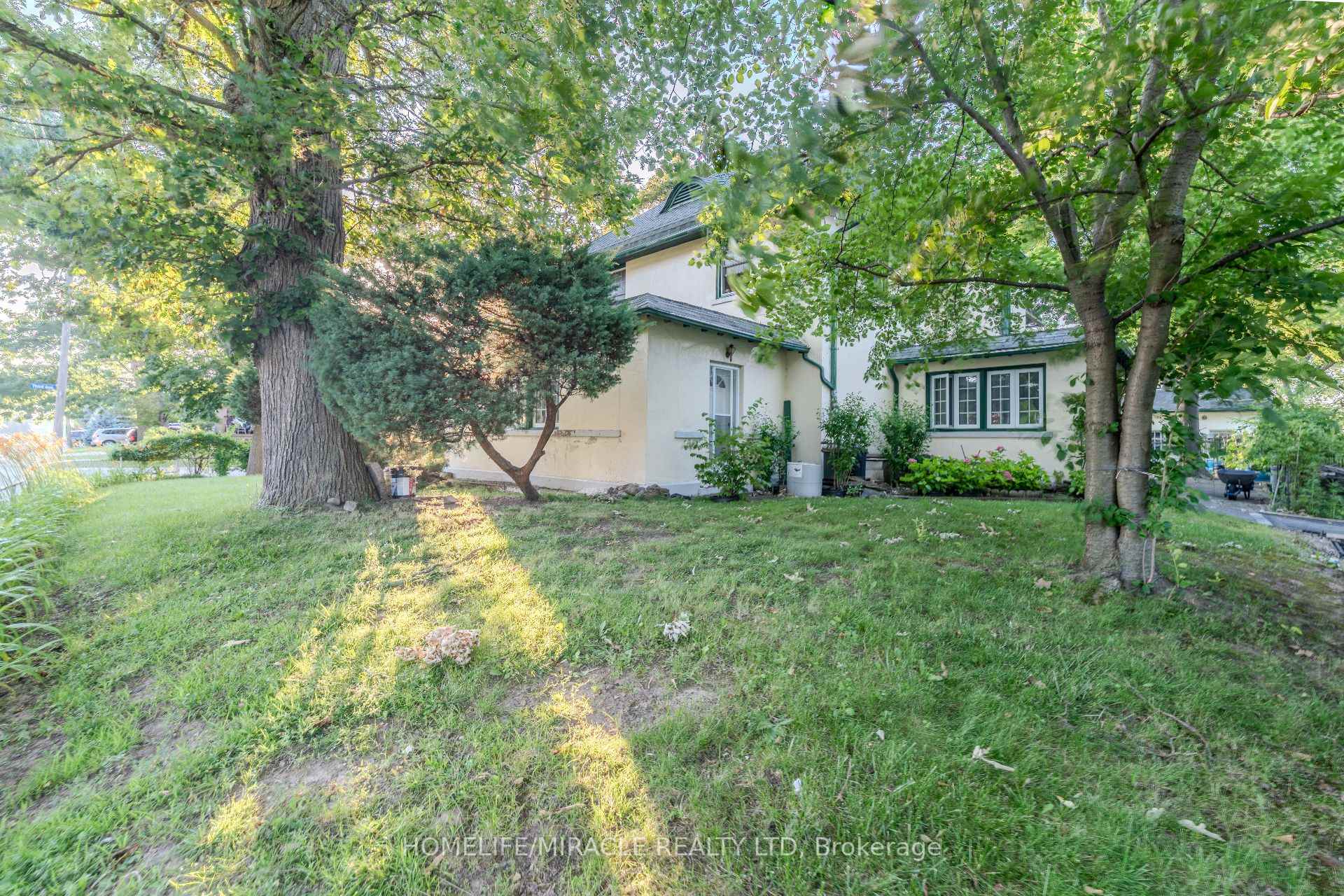 Photo 8 of 5214 Third Avenue, Niagara Falls, Cherrywood — HOMEH