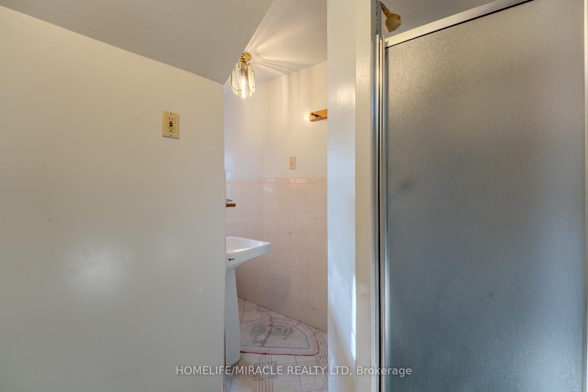 Photo 19 of 5214 Third Avenue, Niagara Falls, Cherrywood — HOMEH