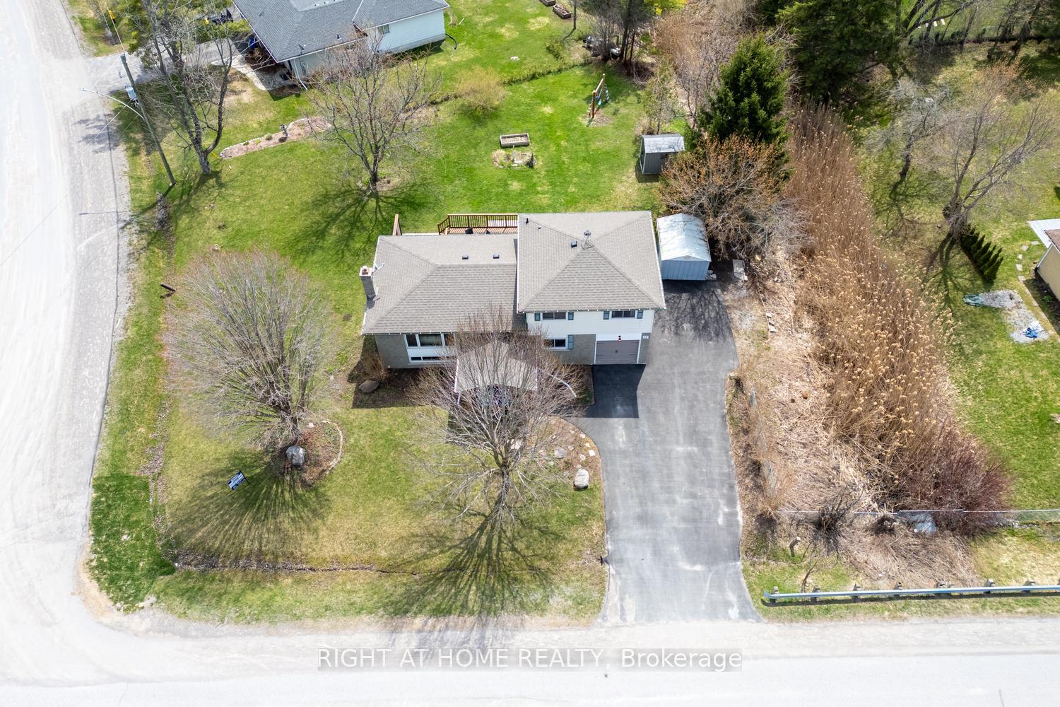 Photo 10 of 17 Crestview Avenue, Scugog, Blackstock — HOMEH