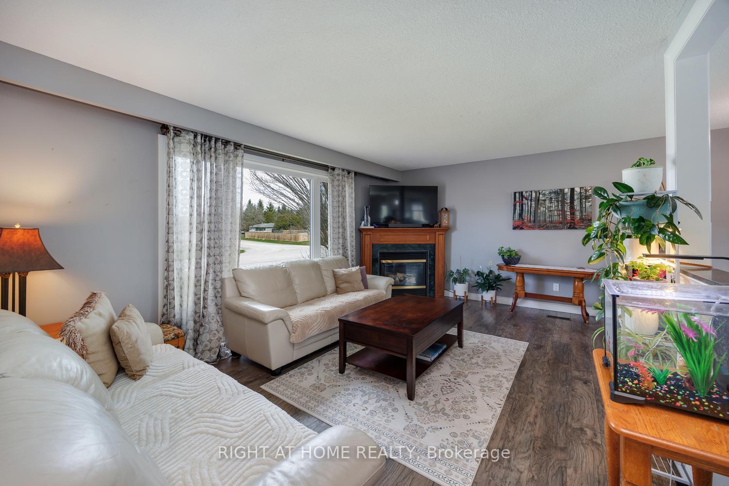 Photo 12 of 17 Crestview Avenue, Scugog, Blackstock — HOMEH
