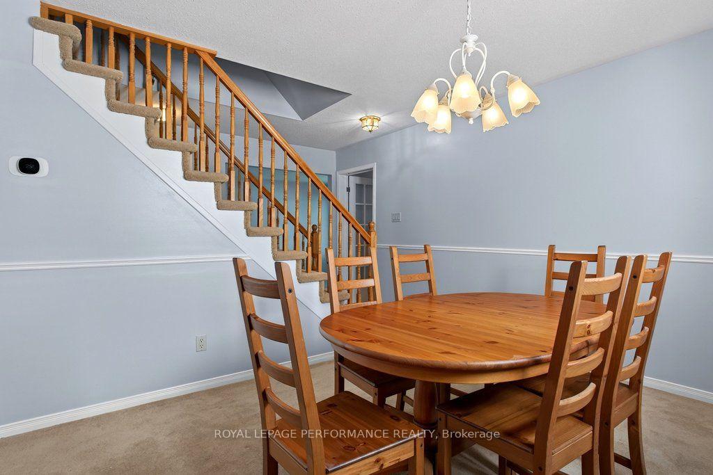 Photo 10 of 14 Birkett Street, Ottawa, Barrhaven - Heritage Park — HOMEH