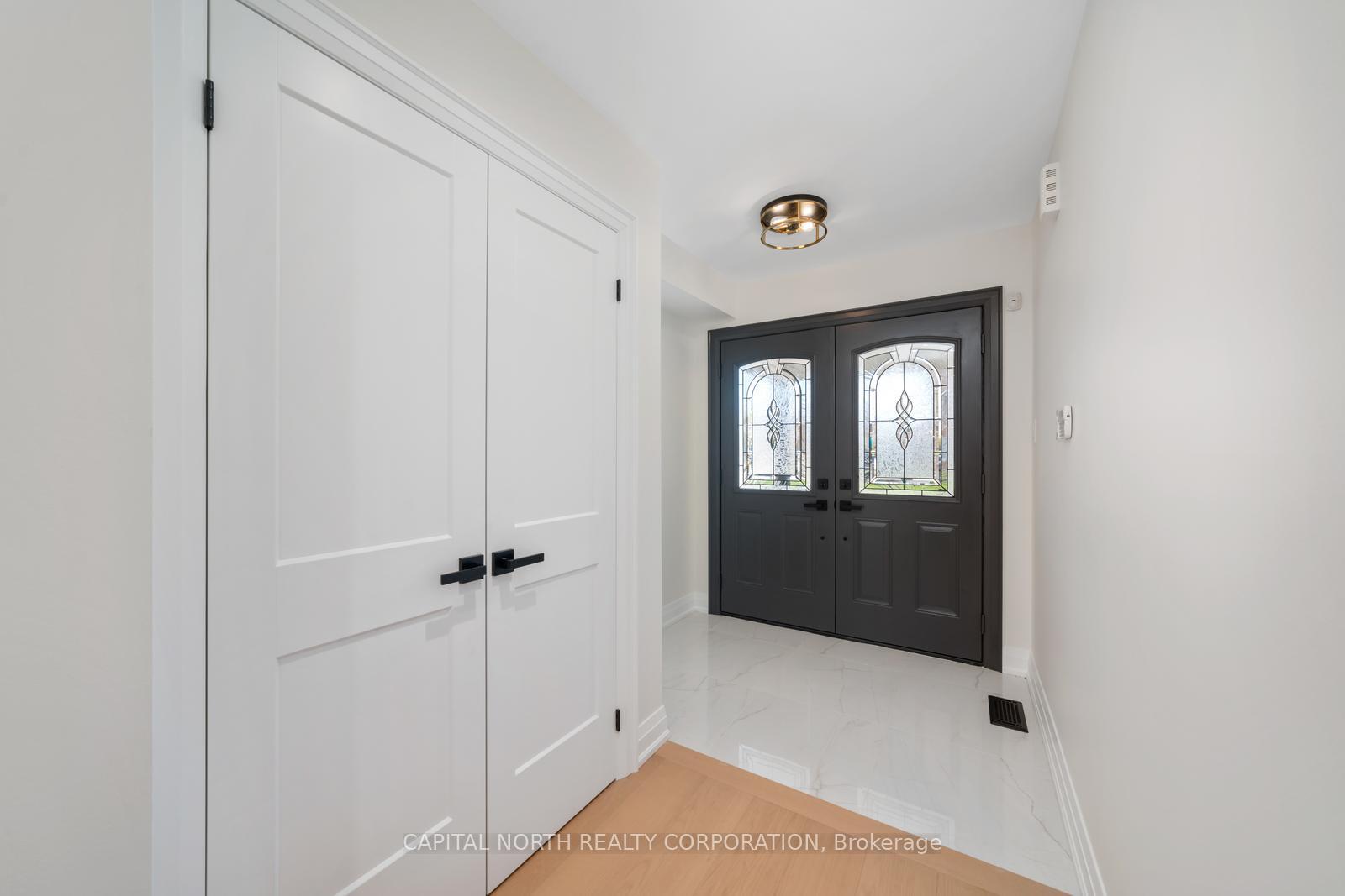 Photo 4 of 231 Venice Gate Drive, Vaughan, Vellore Village — HOMEH