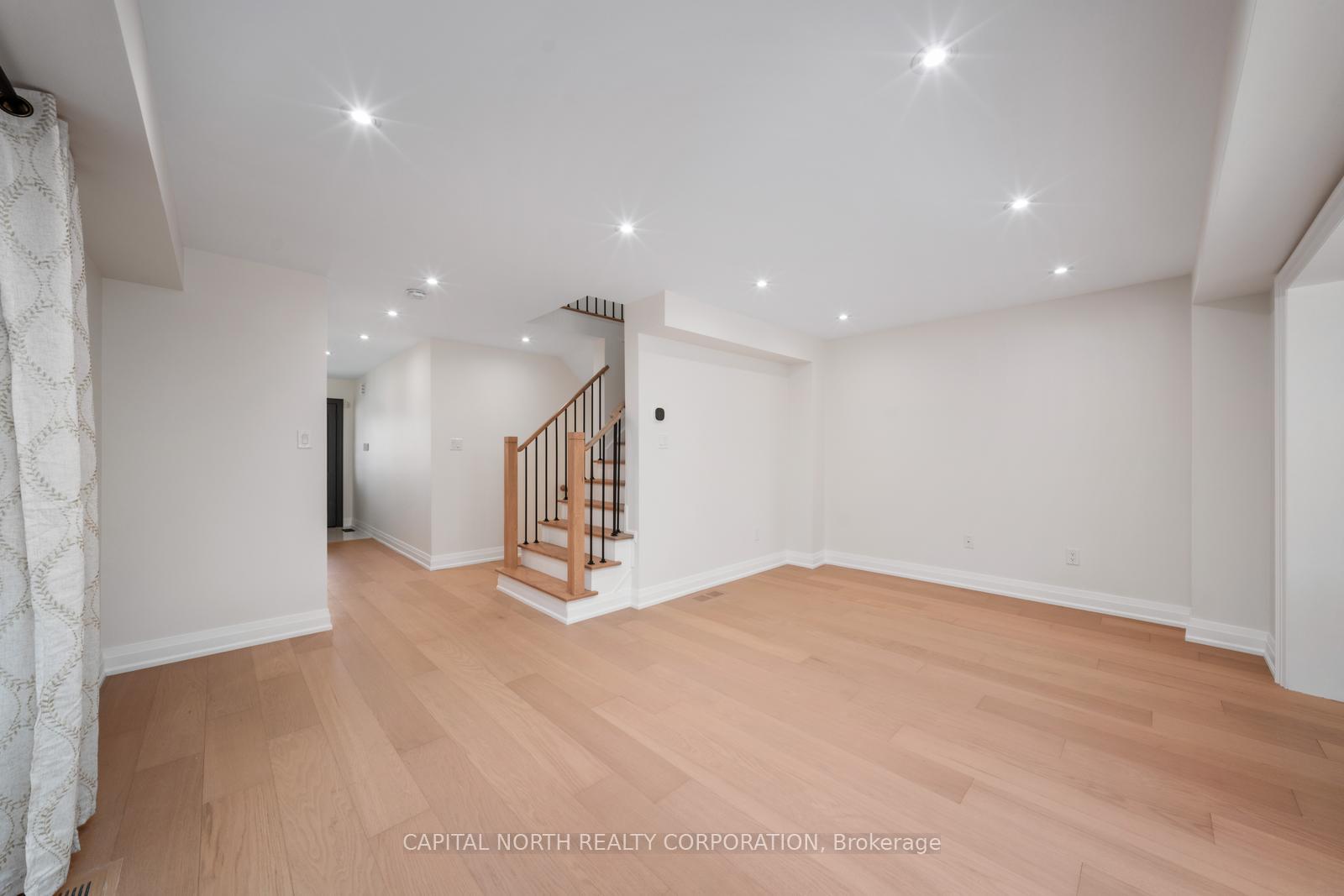 Photo 9 of 231 Venice Gate Drive, Vaughan, Vellore Village — HOMEH