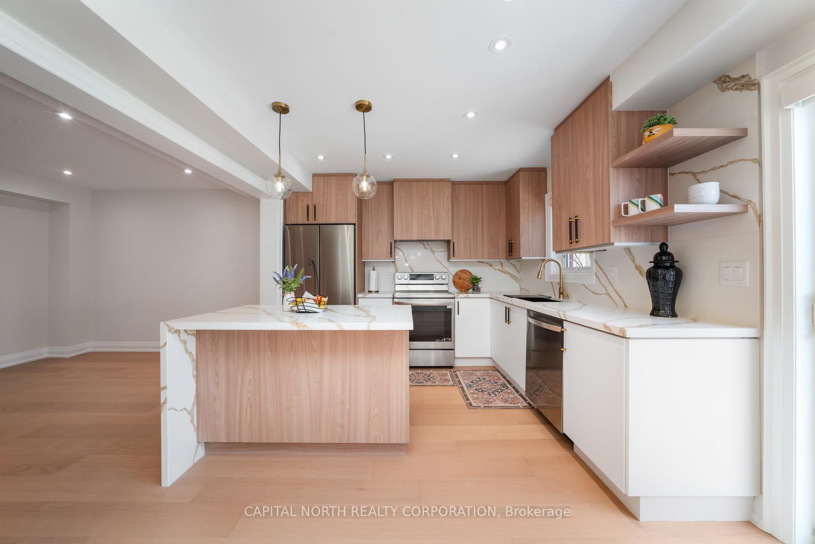 Photo 11 of 231 Venice Gate Drive, Vaughan, Vellore Village — HOMEH