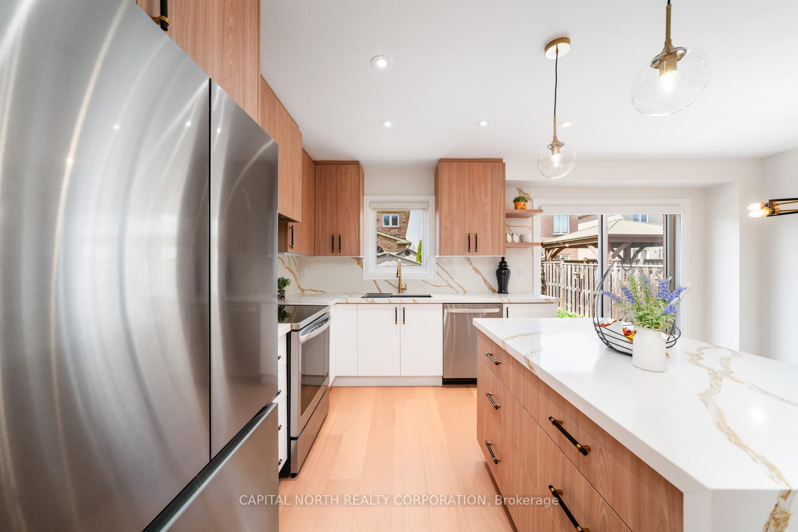 Photo 13 of 231 Venice Gate Drive, Vaughan, Vellore Village — HOMEH