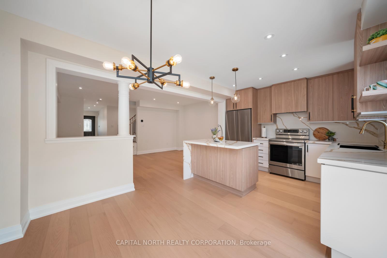 Photo 18 of 231 Venice Gate Drive, Vaughan, Vellore Village — HOMEH