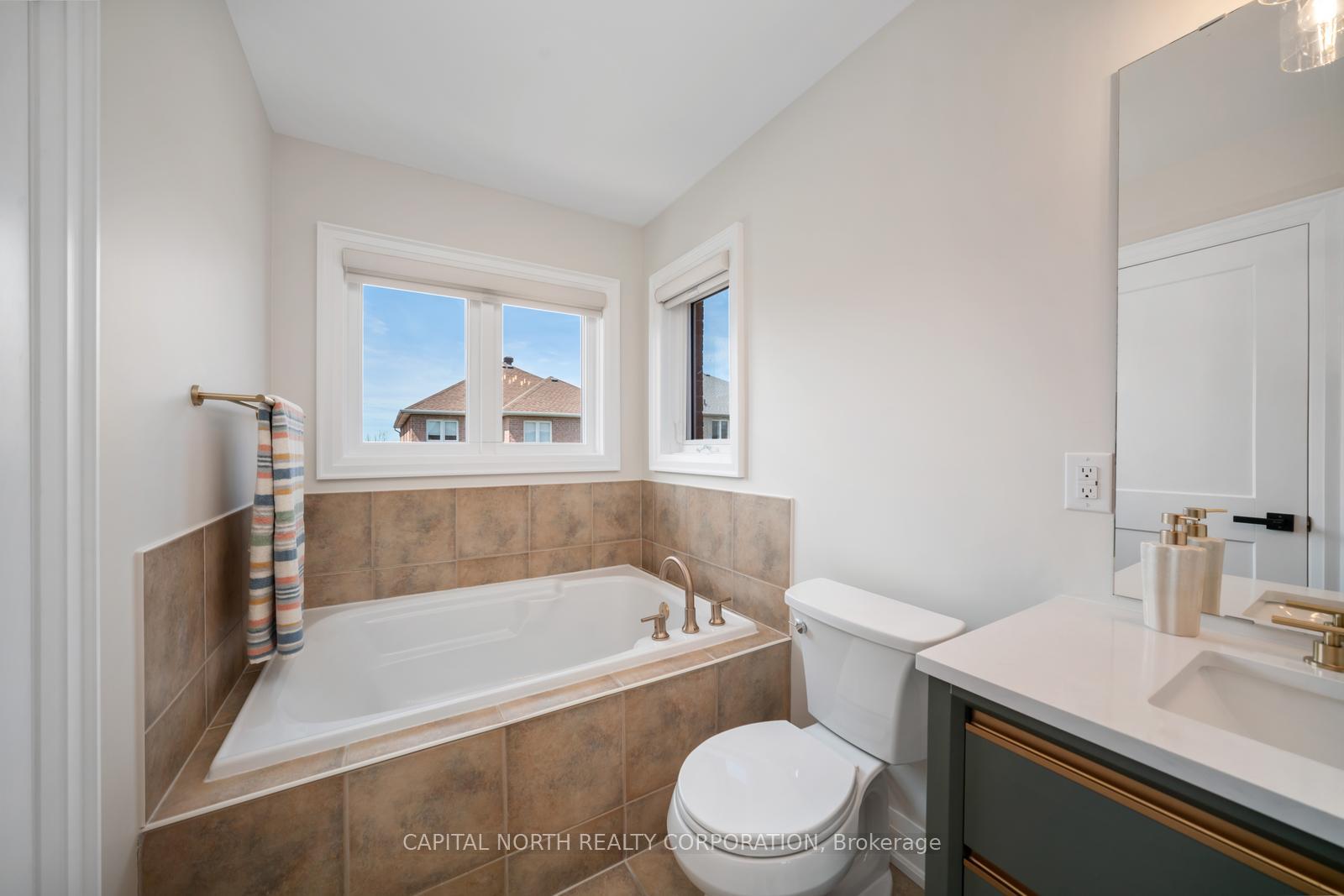 Photo 25 of 231 Venice Gate Drive, Vaughan, Vellore Village — HOMEH