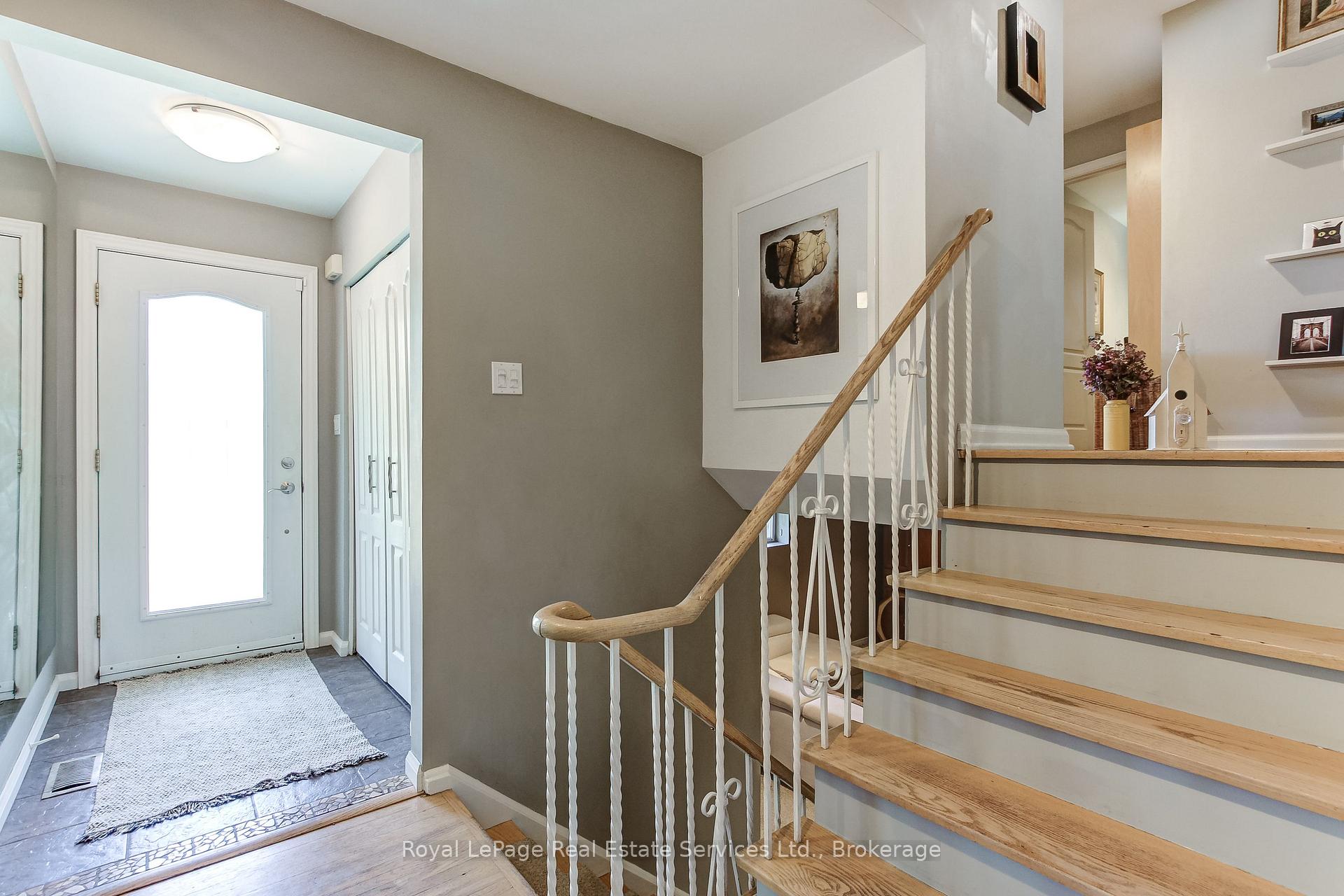 Photo 3 of 556 Trafford Crescent, Oakville, West — HOMEH