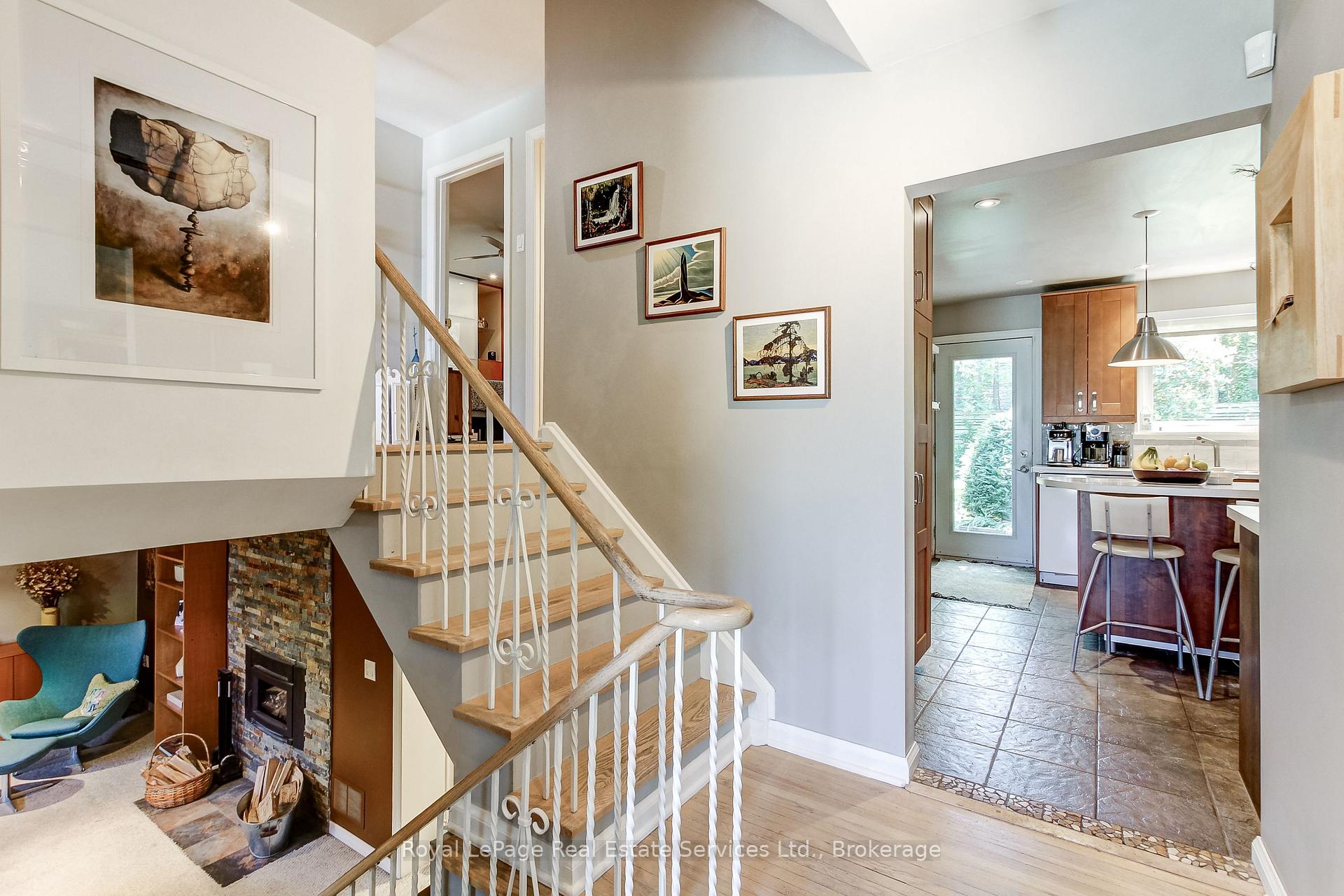 Photo 4 of 556 Trafford Crescent, Oakville, West — HOMEH