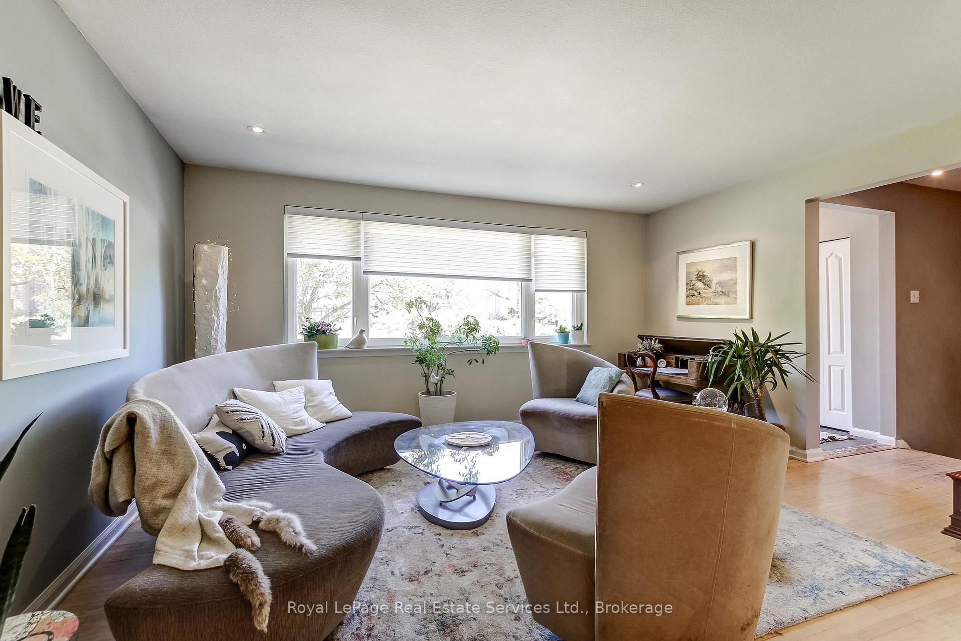 Photo 8 of 556 Trafford Crescent, Oakville, West — HOMEH