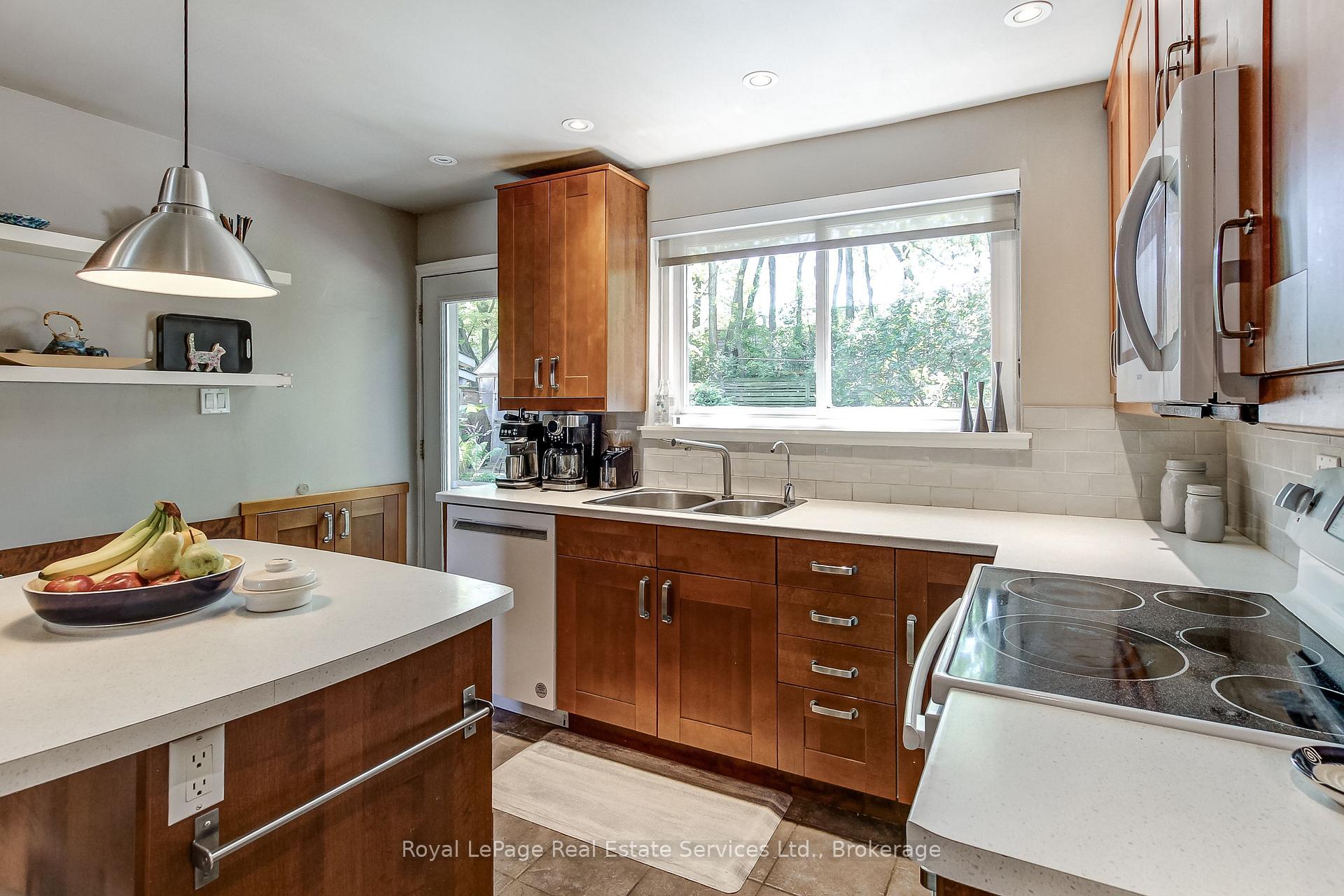 Photo 12 of 556 Trafford Crescent, Oakville, West — HOMEH