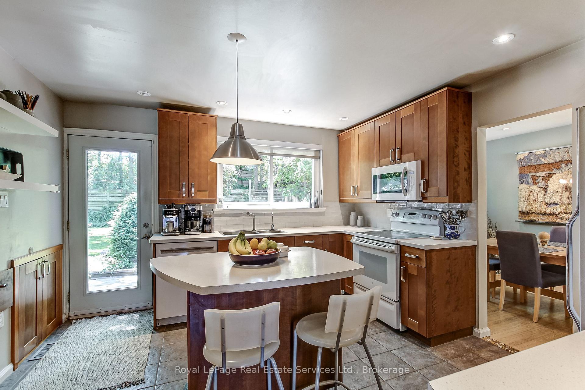 Photo 13 of 556 Trafford Crescent, Oakville, West — HOMEH