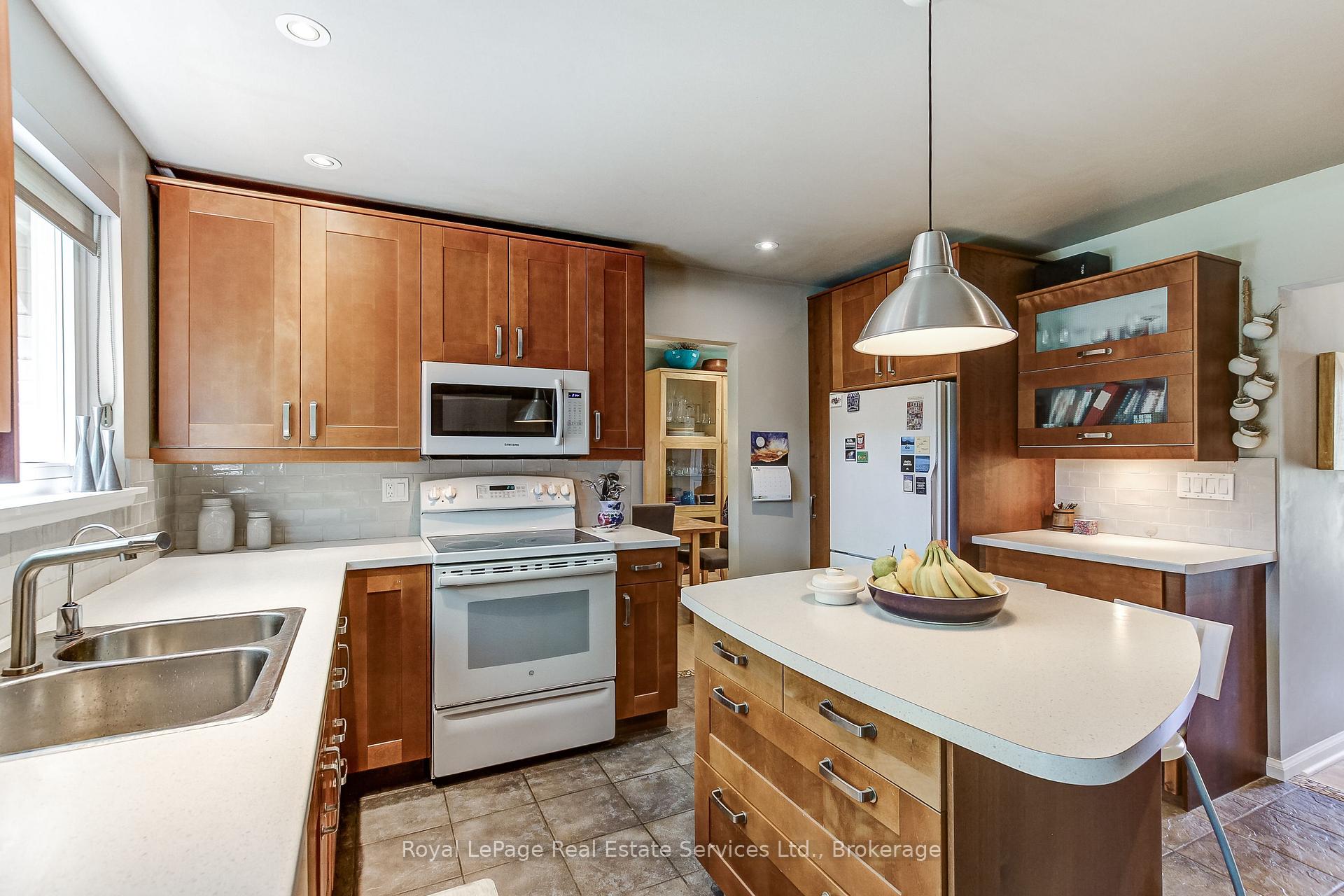 Photo 14 of 556 Trafford Crescent, Oakville, West — HOMEH