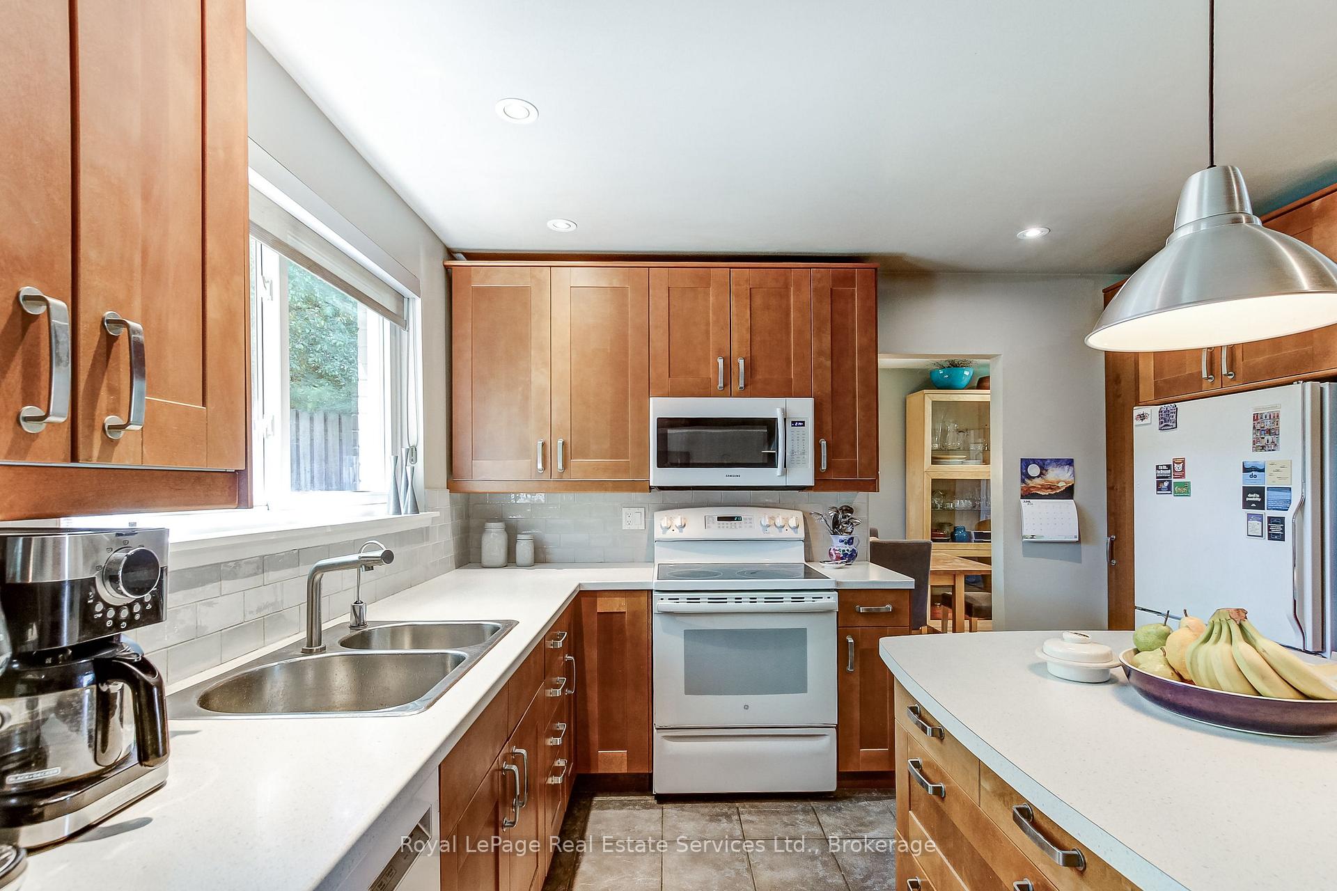 Photo 15 of 556 Trafford Crescent, Oakville, West — HOMEH