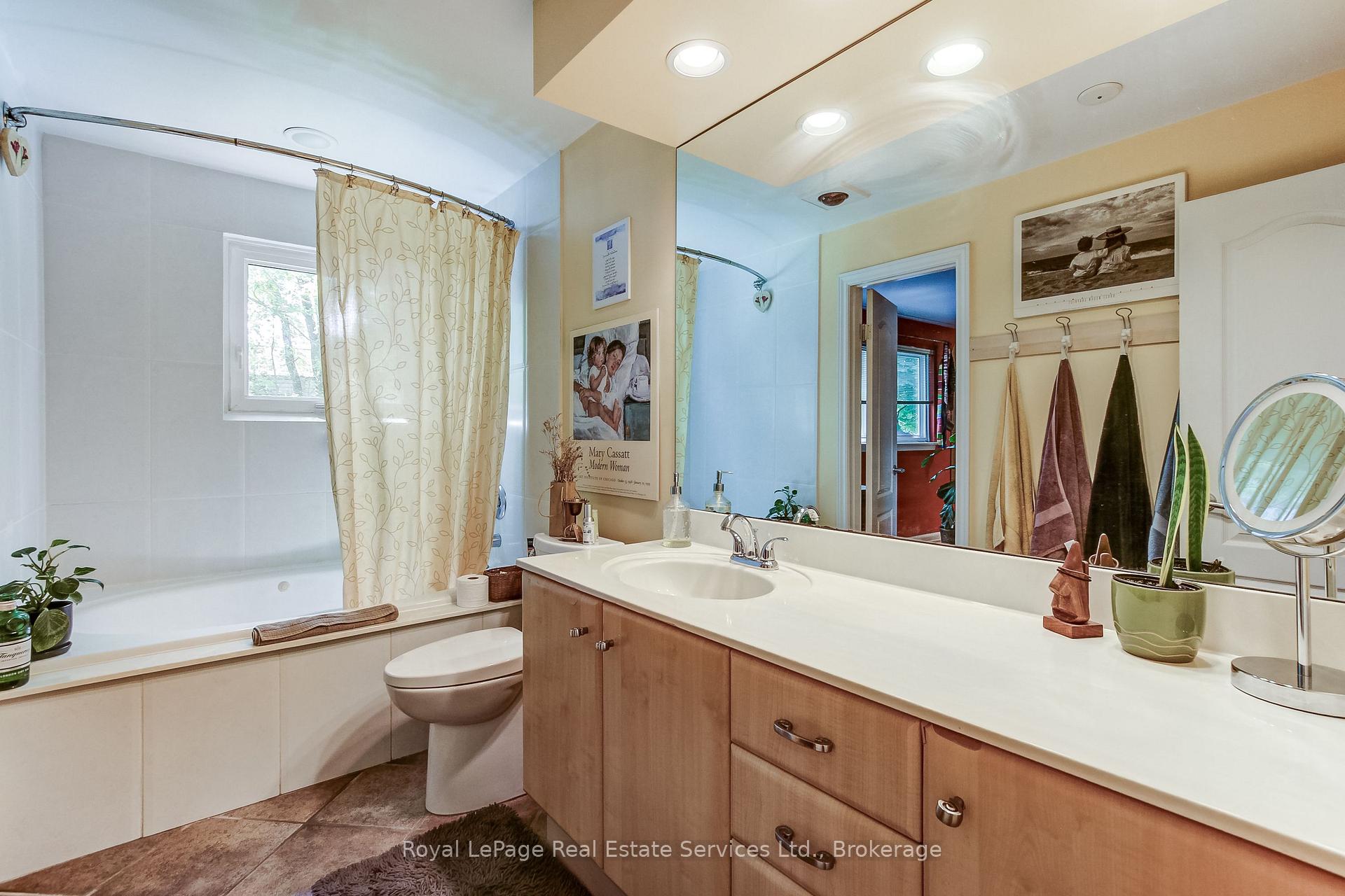 Photo 22 of 556 Trafford Crescent, Oakville, West — HOMEH