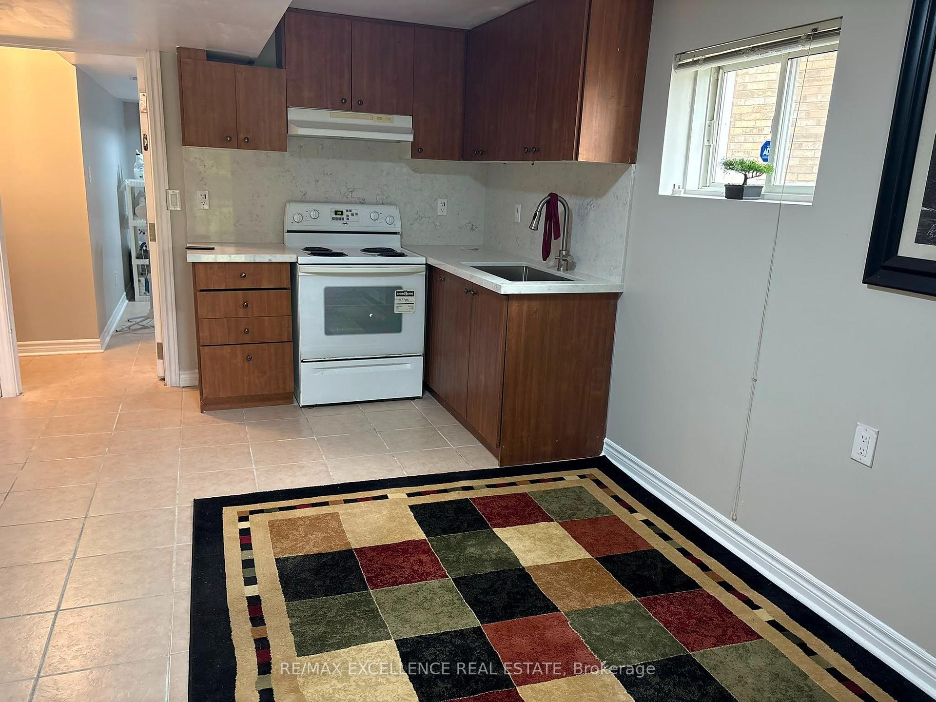 Photo 6 of Unit Basement, 38 Dells Crescent, Brampton, Fletcher's Meadow — HOMEH